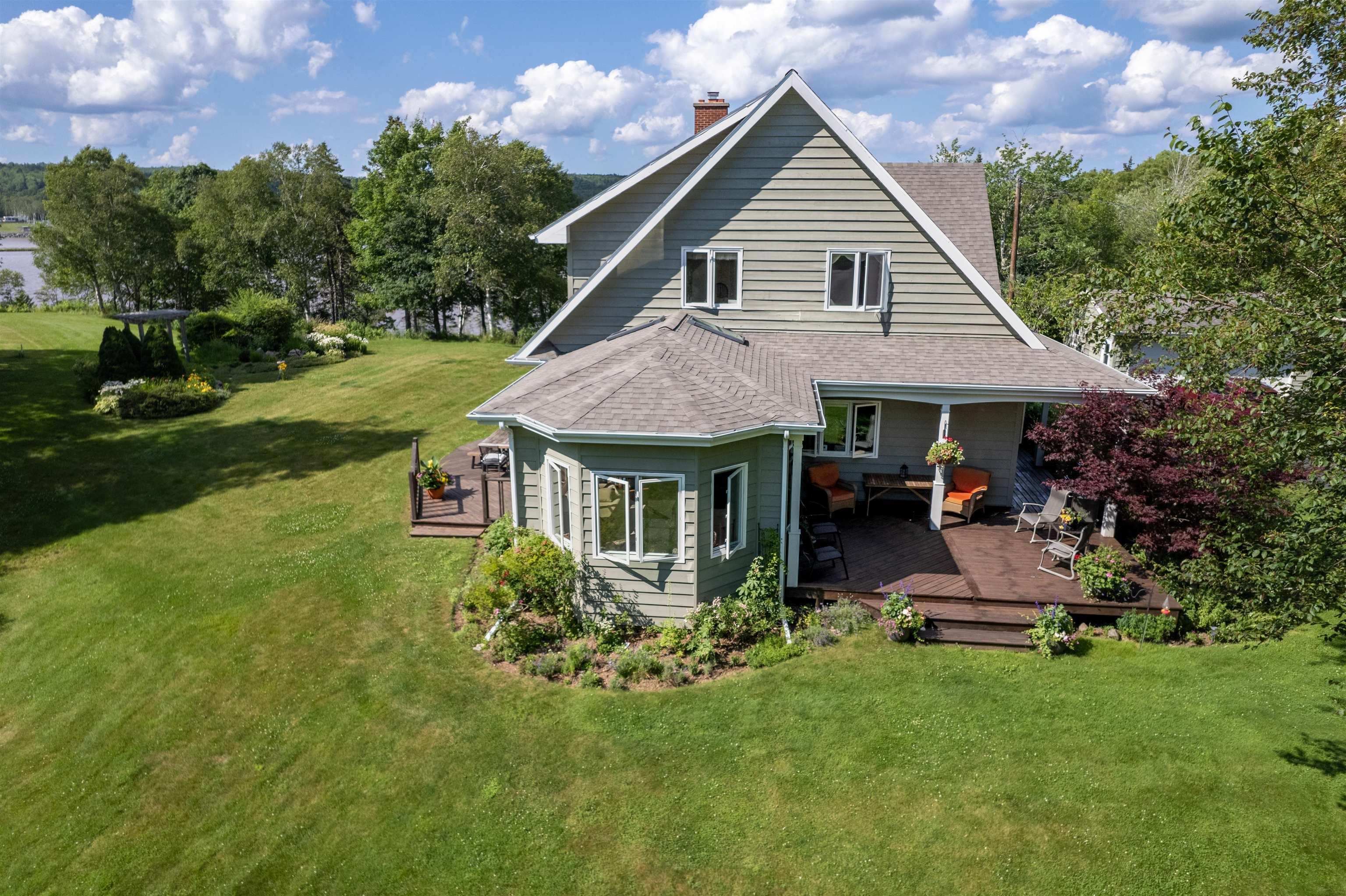 $998,000.00: 70 Tweednooge Place, East Bay