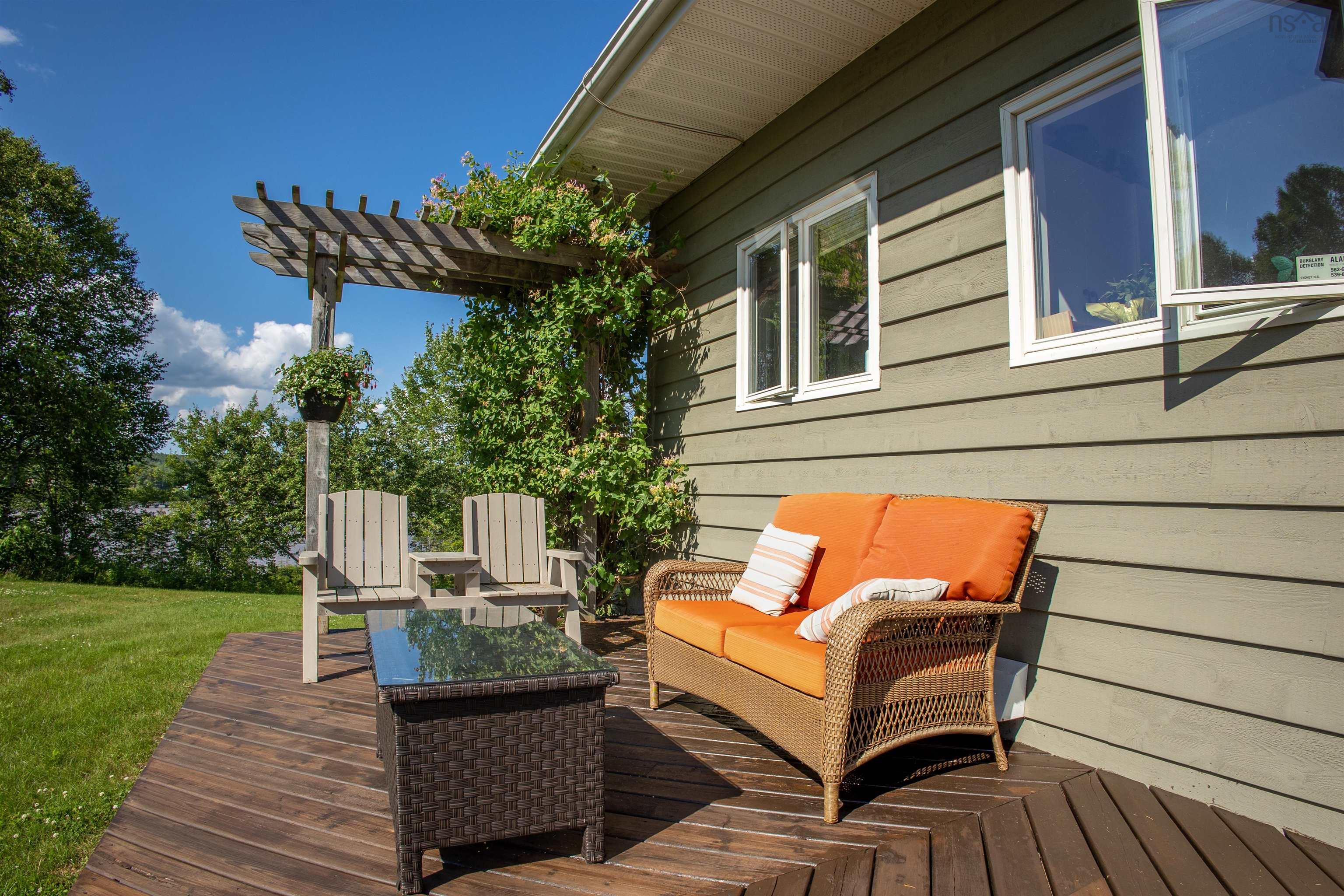 $998,000.00: 70 Tweednooge Place, East Bay