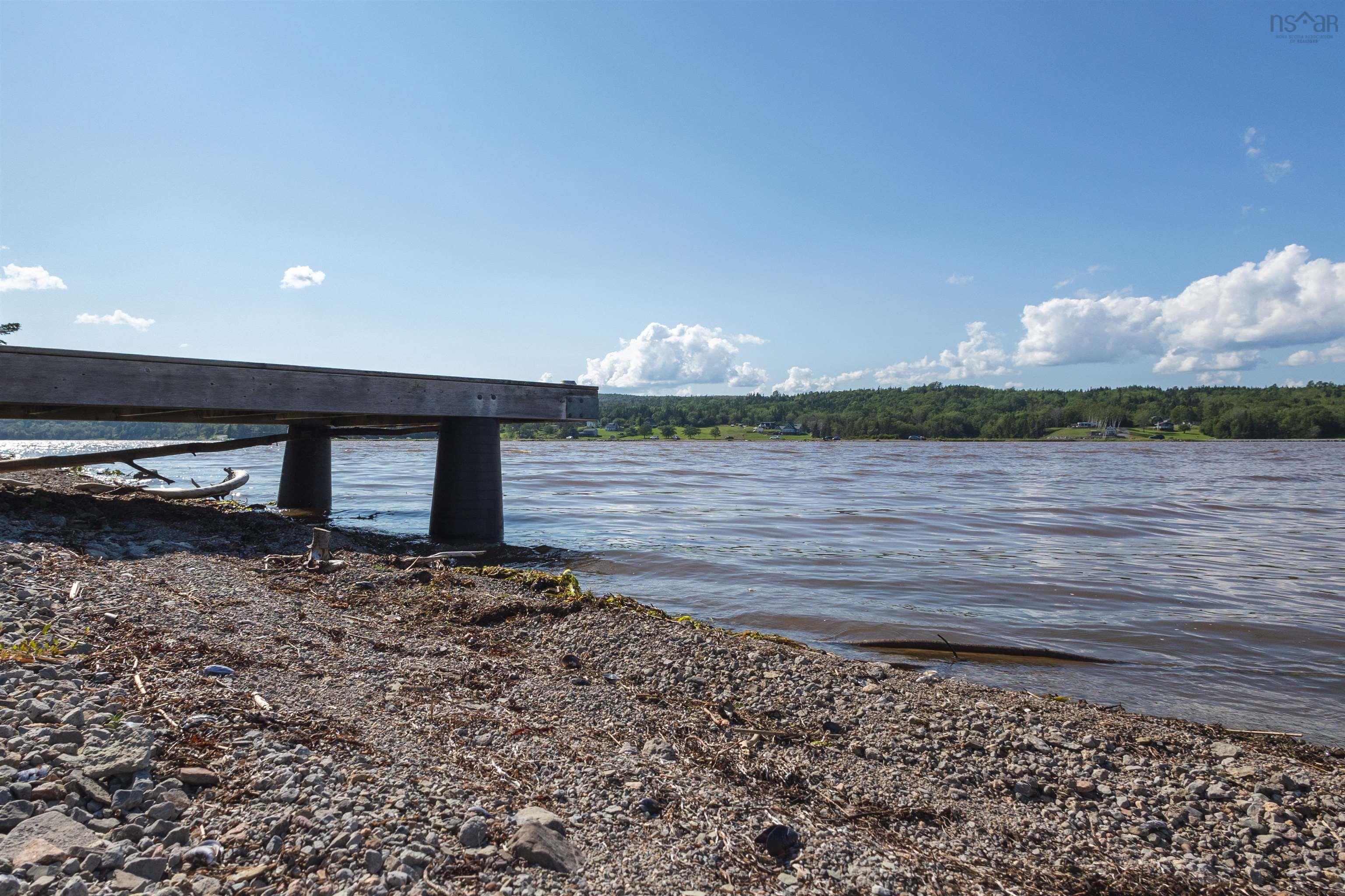 $998,000.00: 70 Tweednooge Place, East Bay