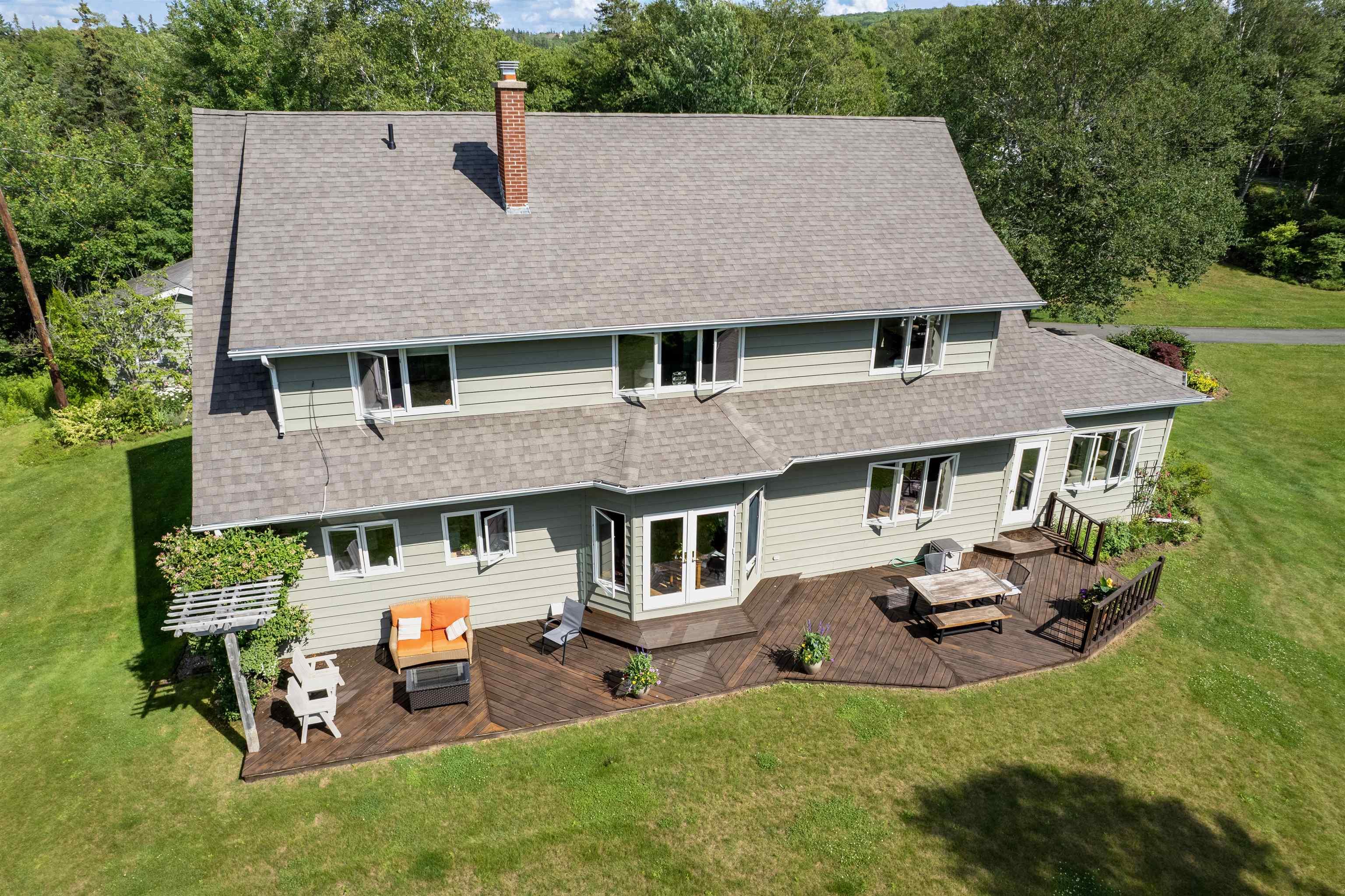 $998,000.00: 70 Tweednooge Place, East Bay