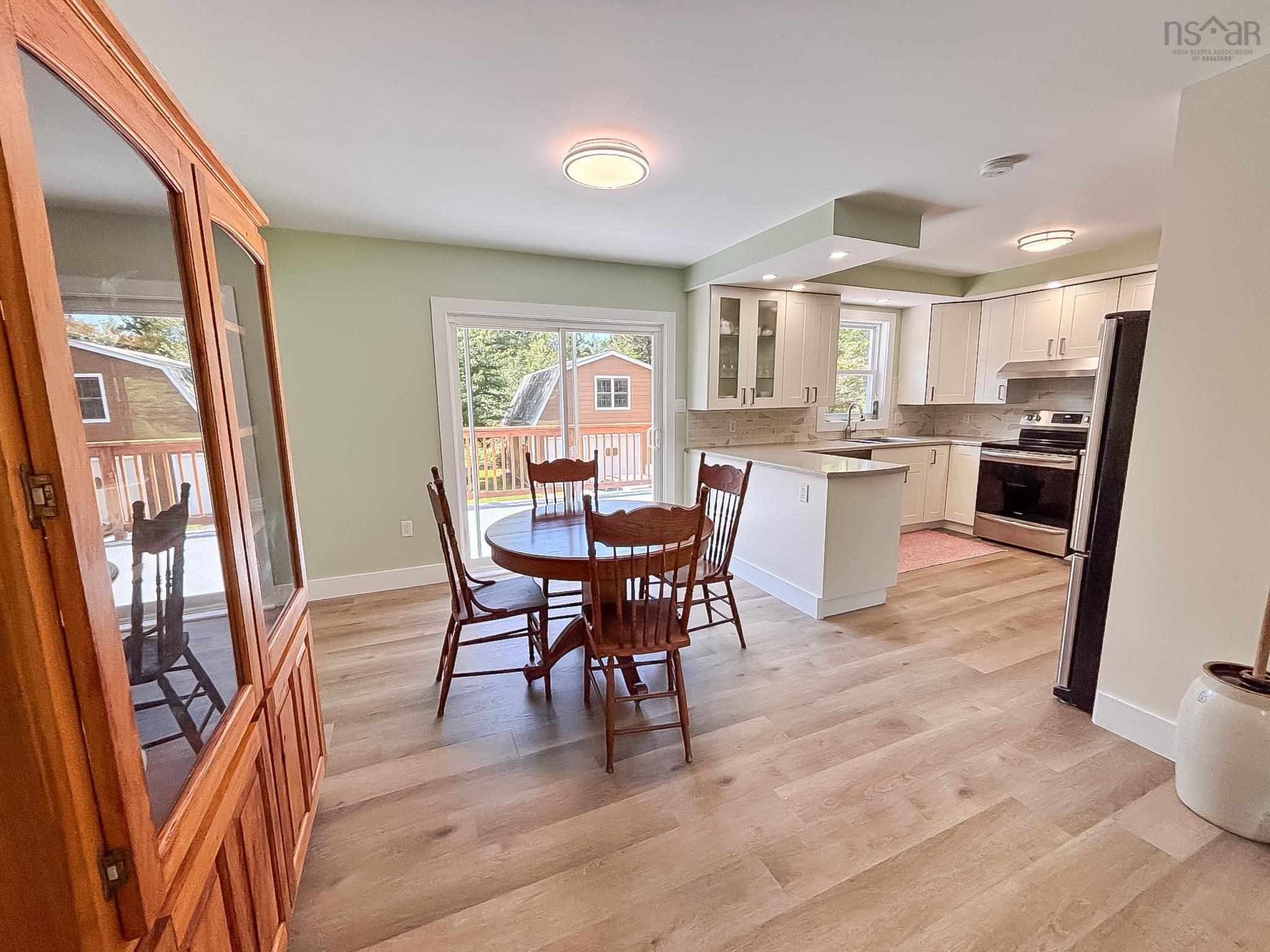 $549,000.00: 11951 Highway 3, Spectacle Lakes