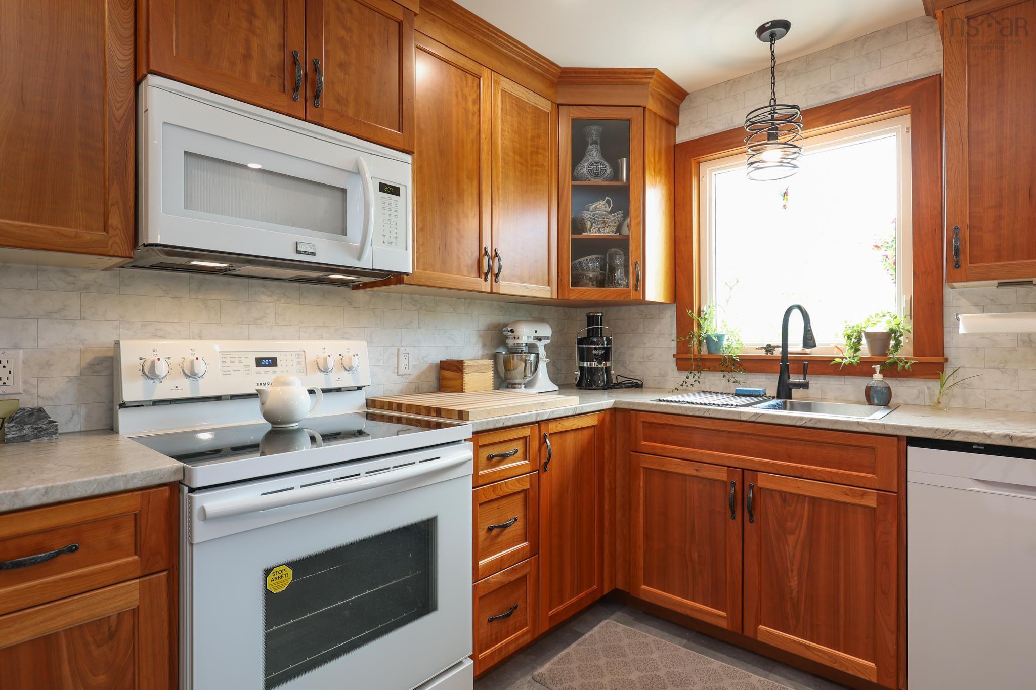 $569,900.00: 998 Mood Road, Summerville