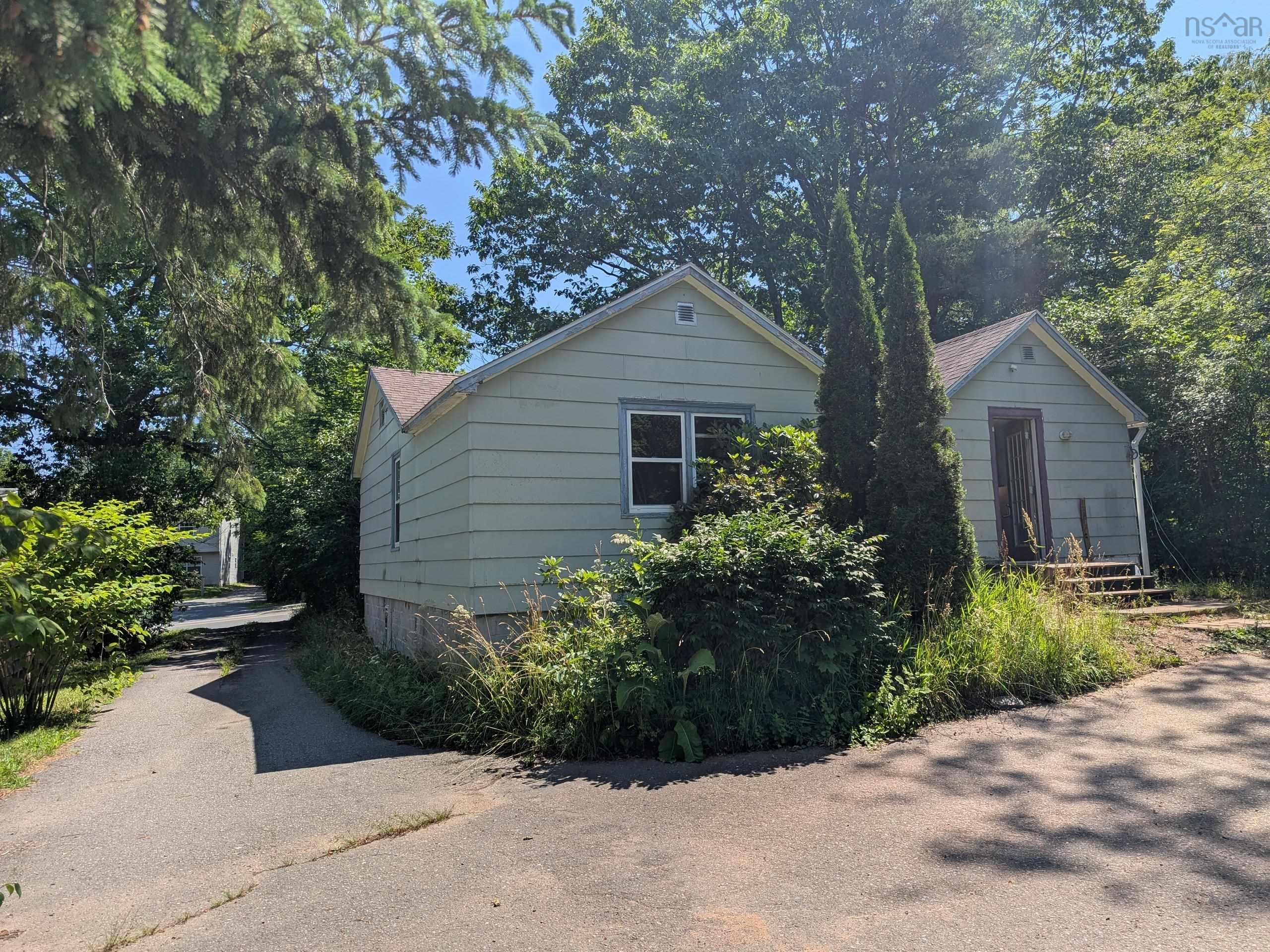 $359,900.00: 90 Highland Avenue, Wolfville