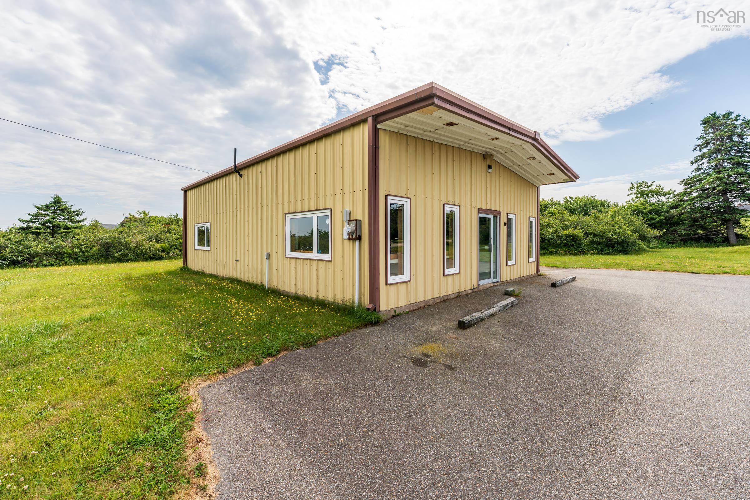 $499,000.00: 40 Schoolhouse Road, Grosses Coques