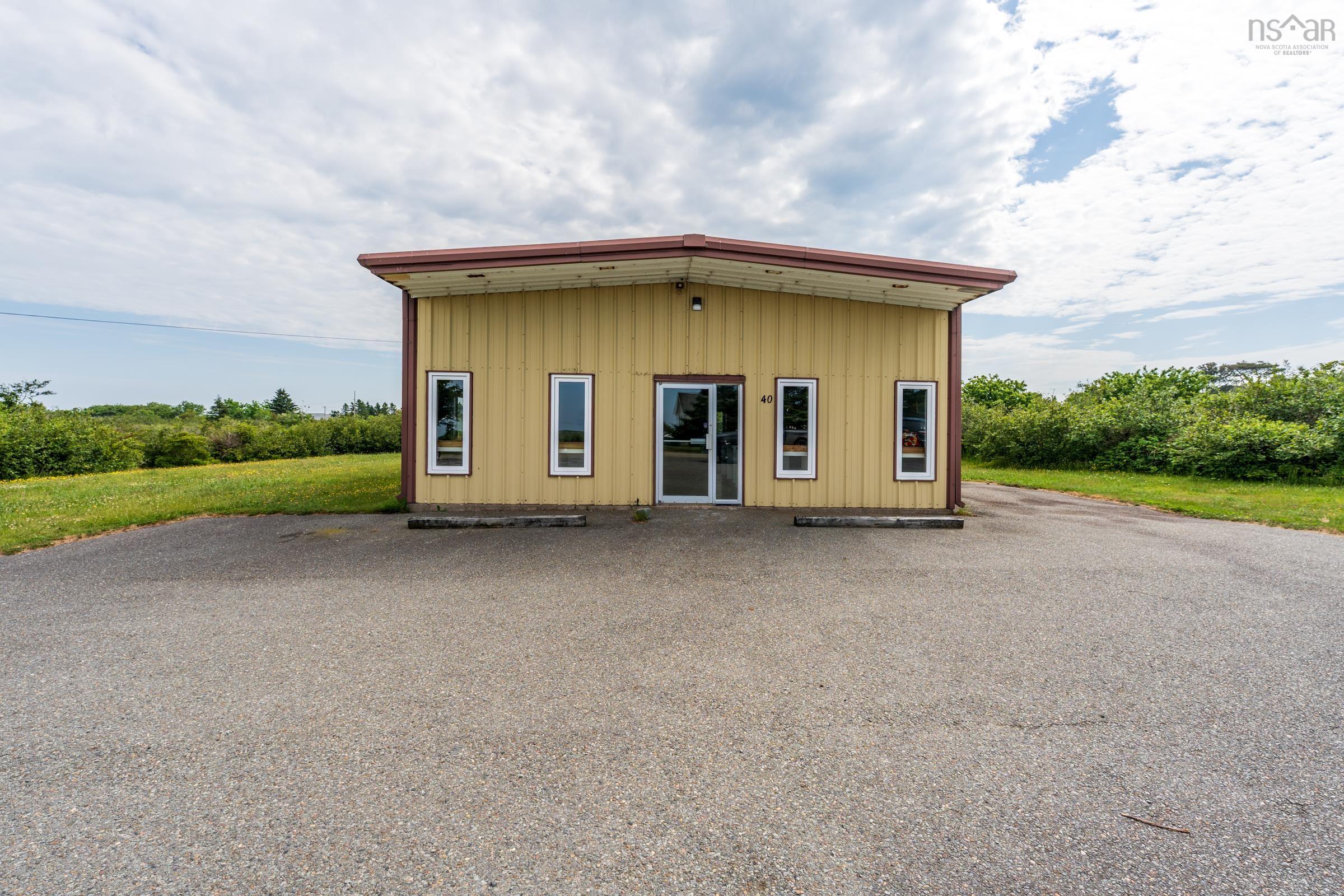 $499,000.00: 40 Schoolhouse Road, Grosses Coques