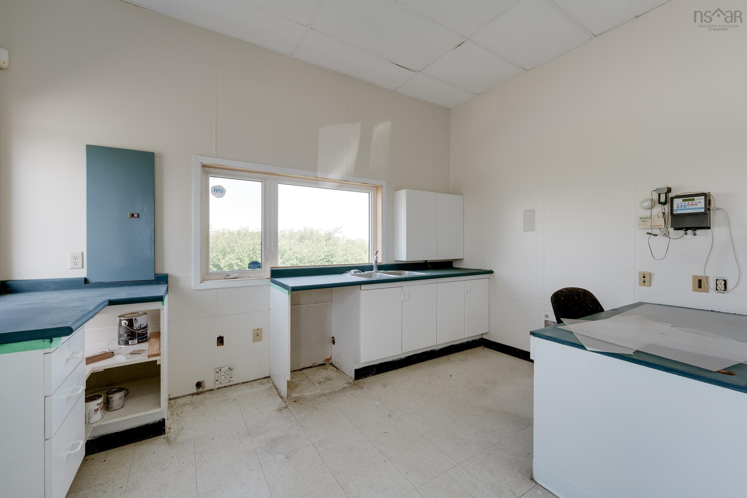 $499,000.00: 40 Schoolhouse Road, Grosses Coques