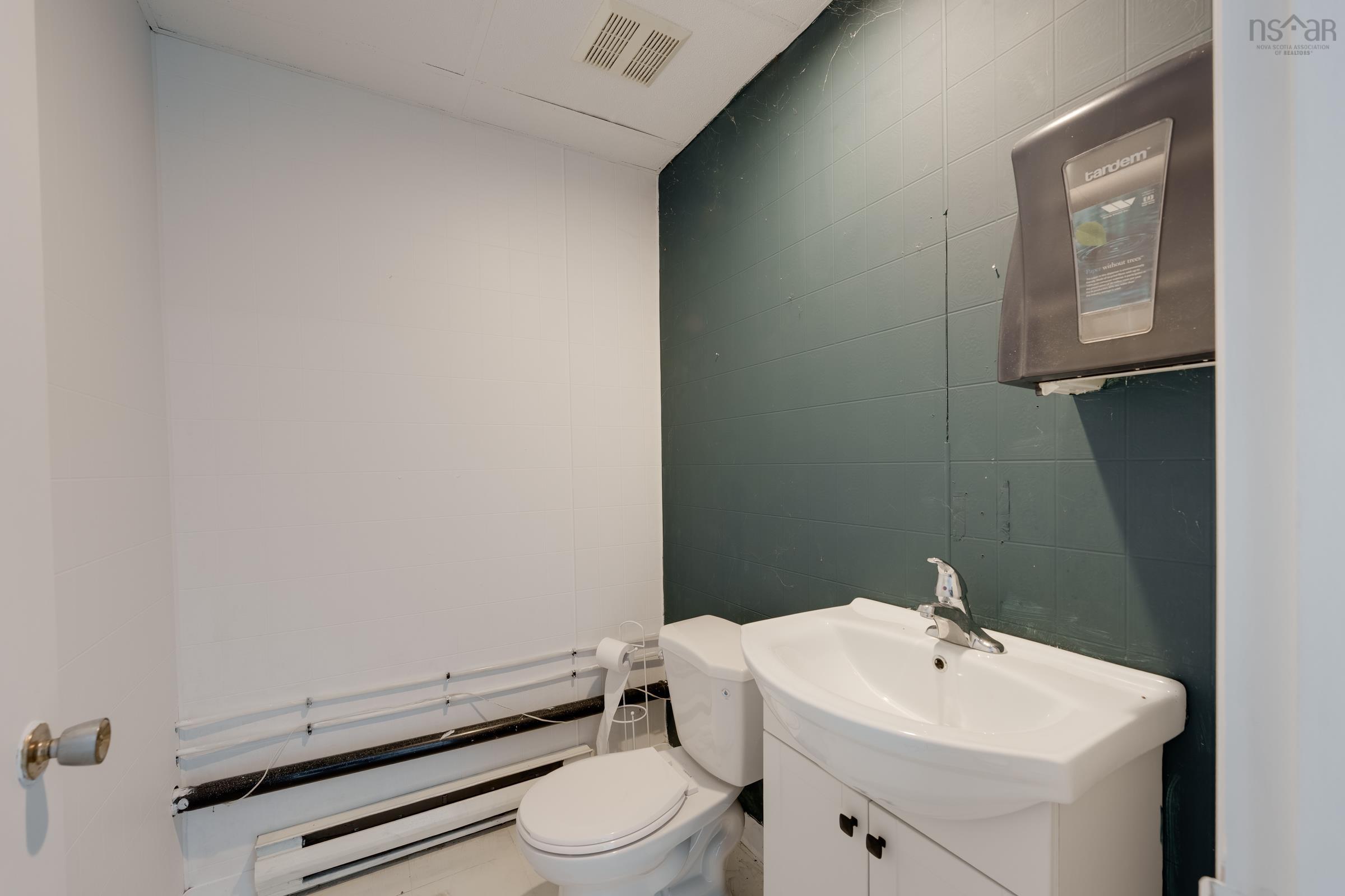 $499,000.00: 40 Schoolhouse Road, Grosses Coques