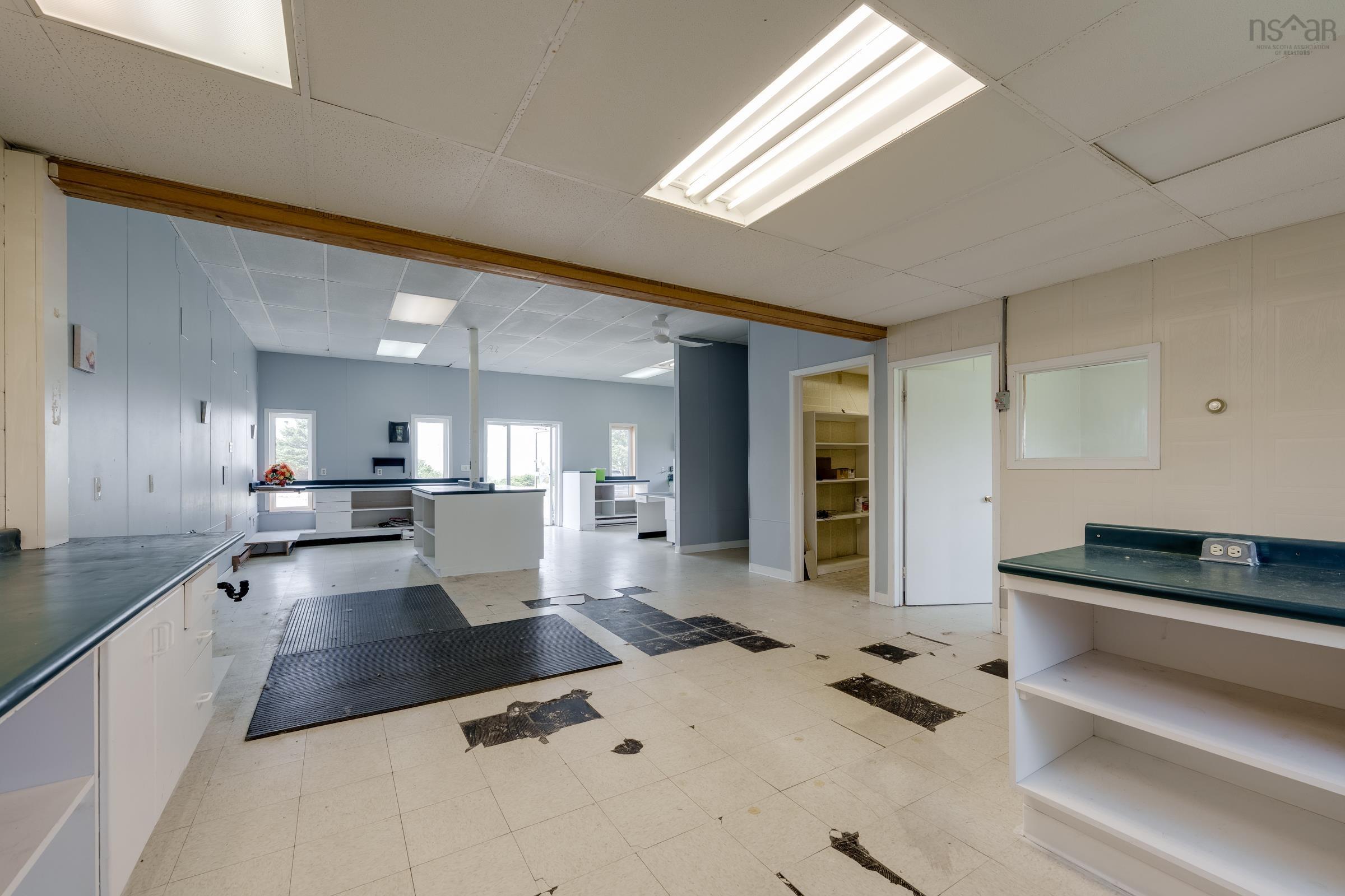 $499,000.00: 40 Schoolhouse Road, Grosses Coques