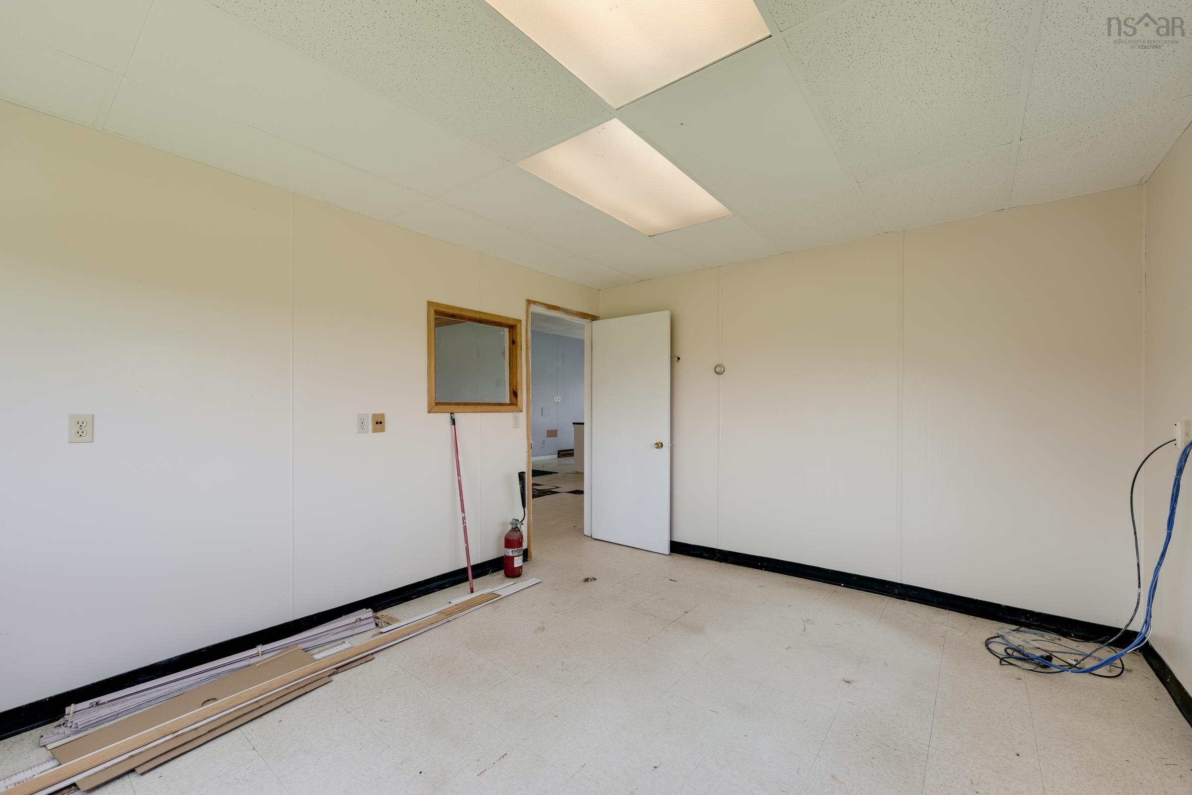 $499,000.00: 40 Schoolhouse Road, Grosses Coques