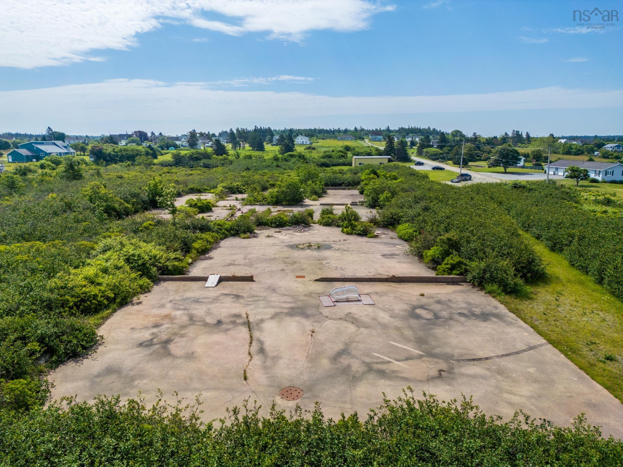 $499,000.00: 40 Schoolhouse Road, Grosses Coques