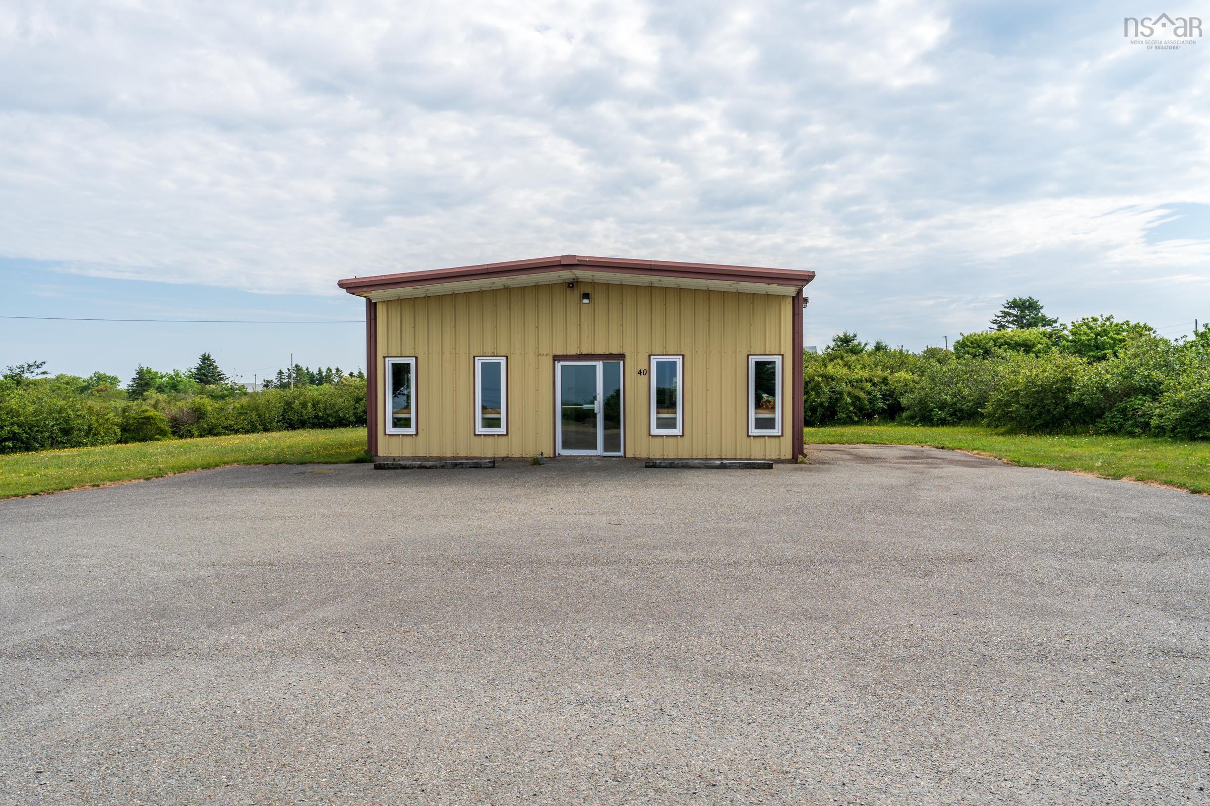 $499,000.00: 40 Schoolhouse Road, Grosses Coques