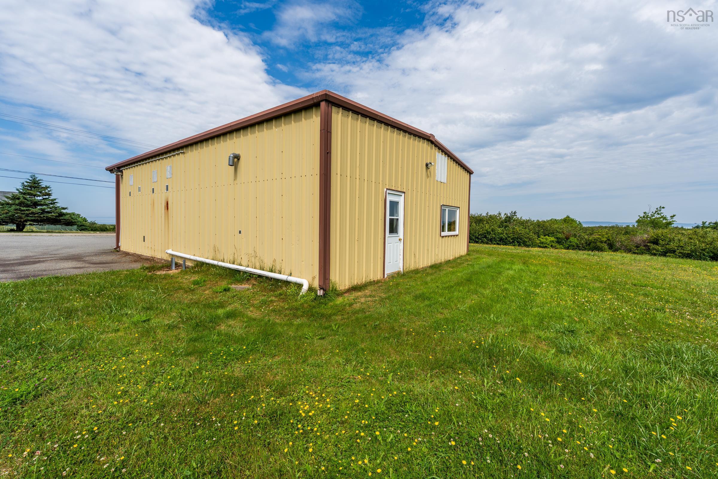 $499,000.00: 40 Schoolhouse Road, Grosses Coques