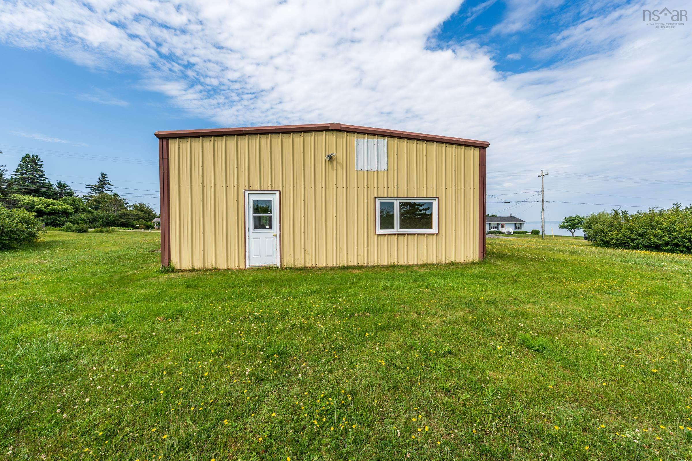 $499,000.00: 40 Schoolhouse Road, Grosses Coques