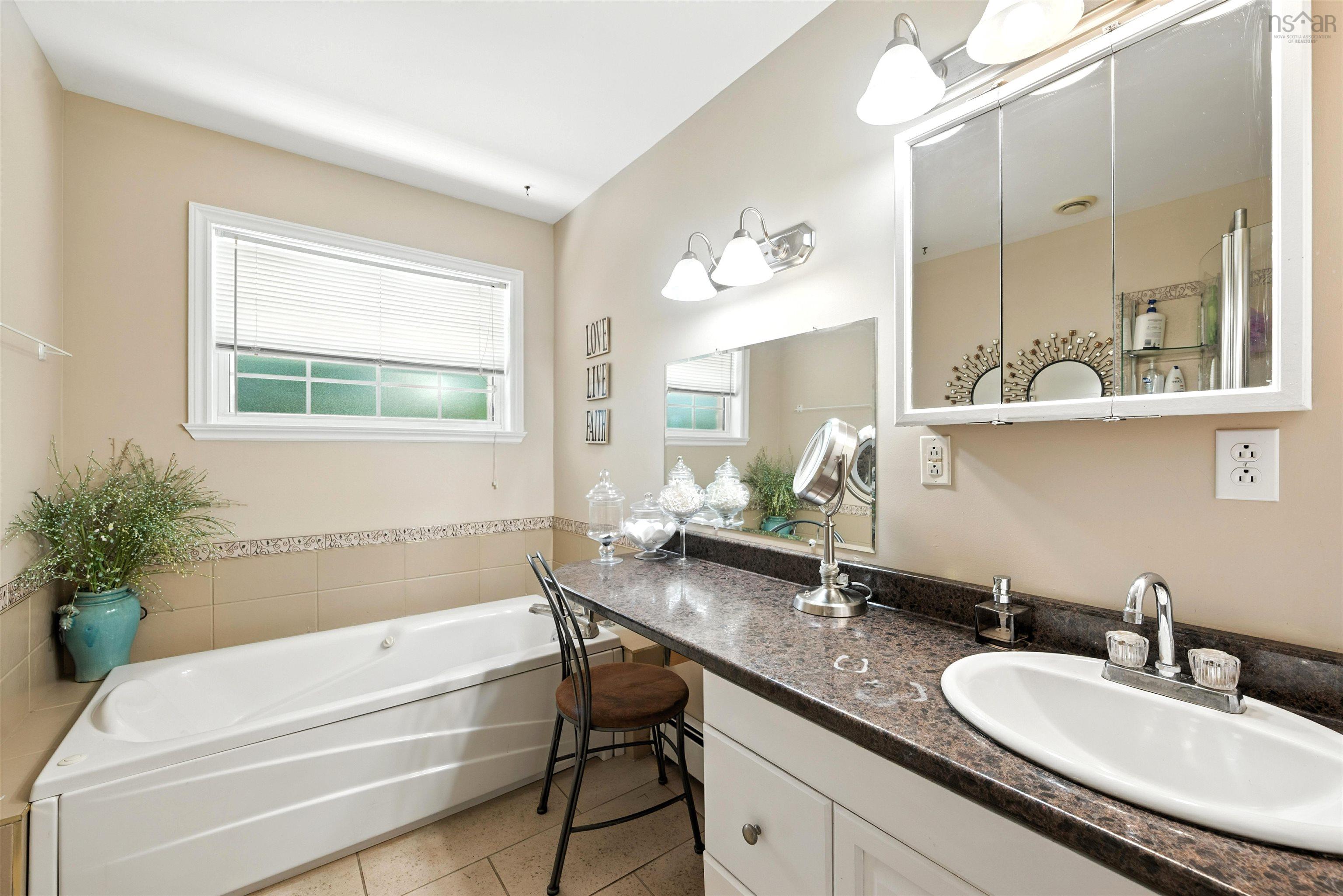 $599,900.00: 35 Snowberry Court, Middle Sackville