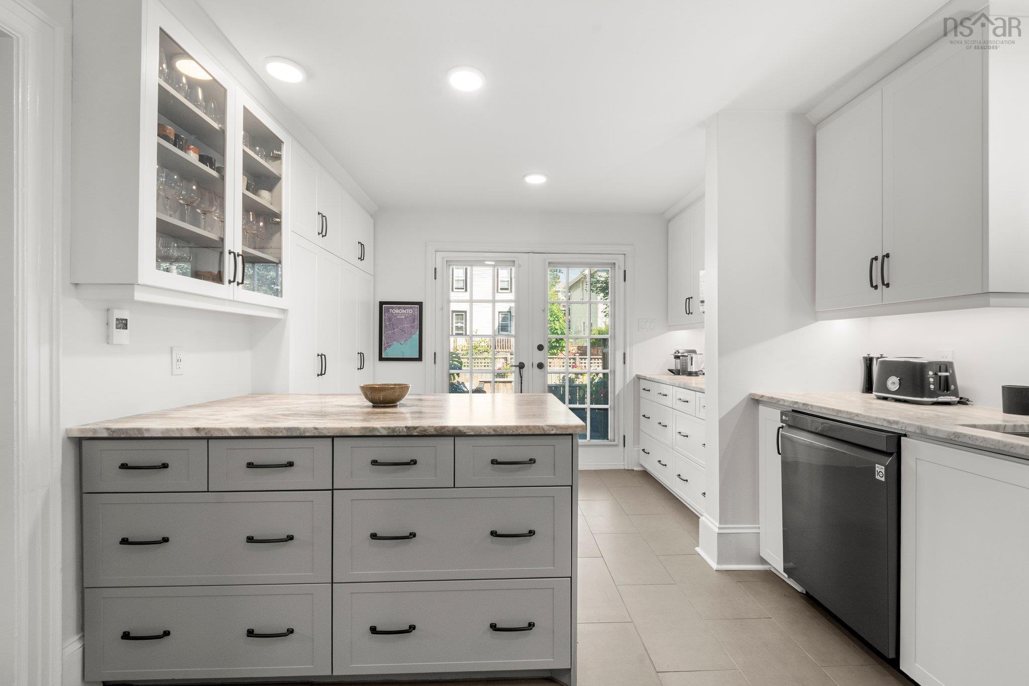 $1,125,000.00: 6307 Willow Street, Halifax