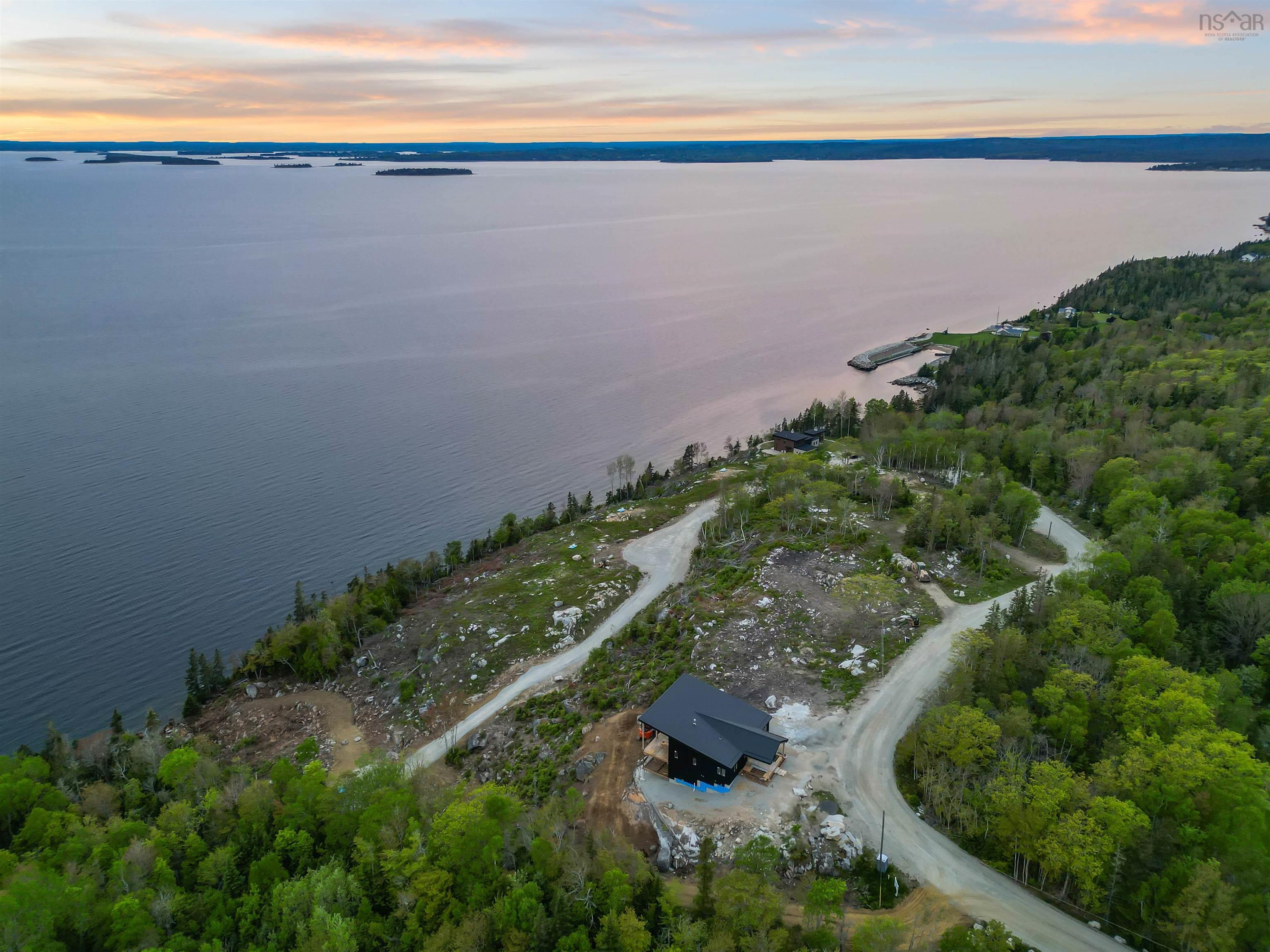 $2,867,000.00: Anchors Way, East River Point