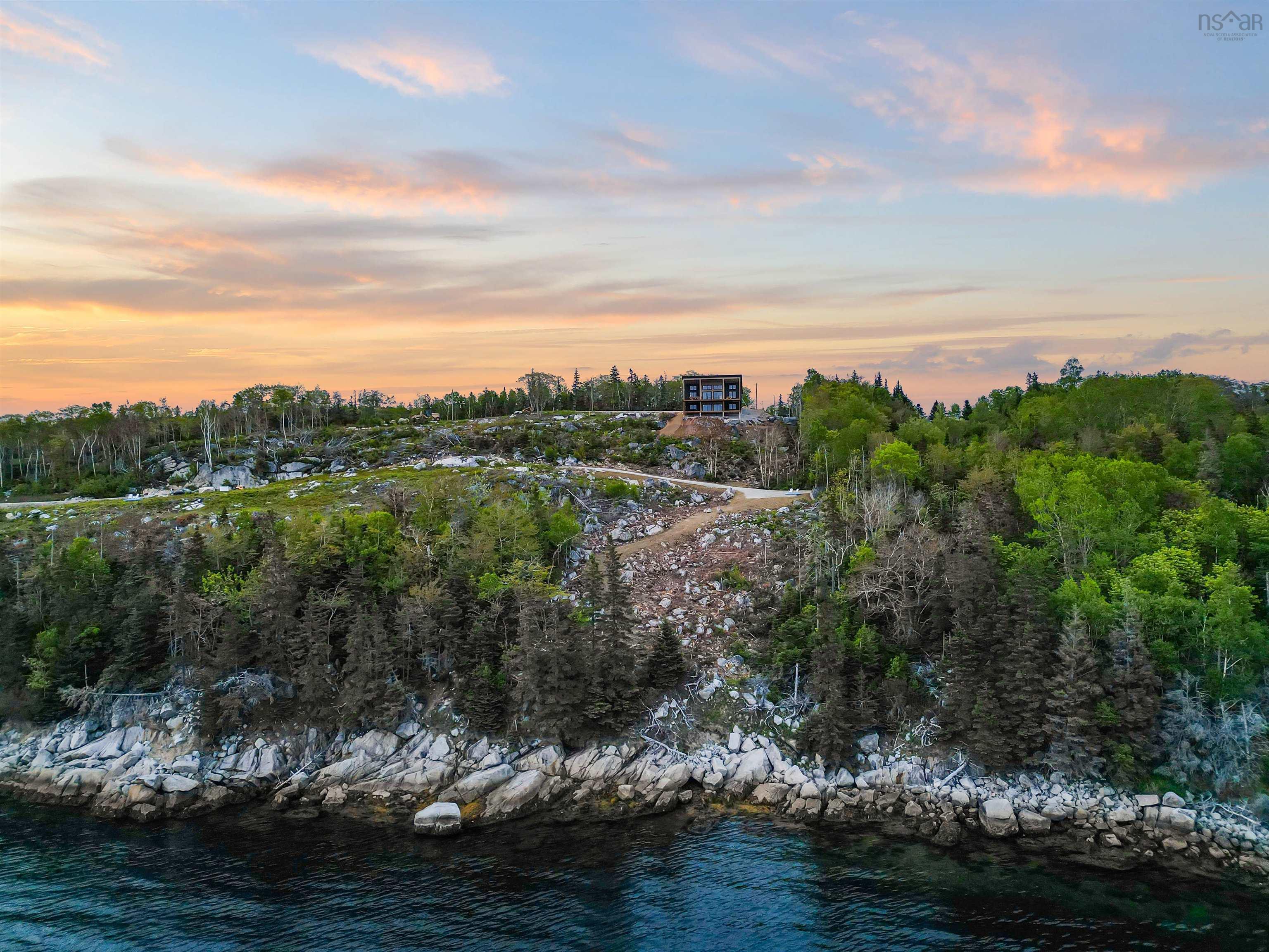 $2,867,000.00: Anchors Way, East River Point