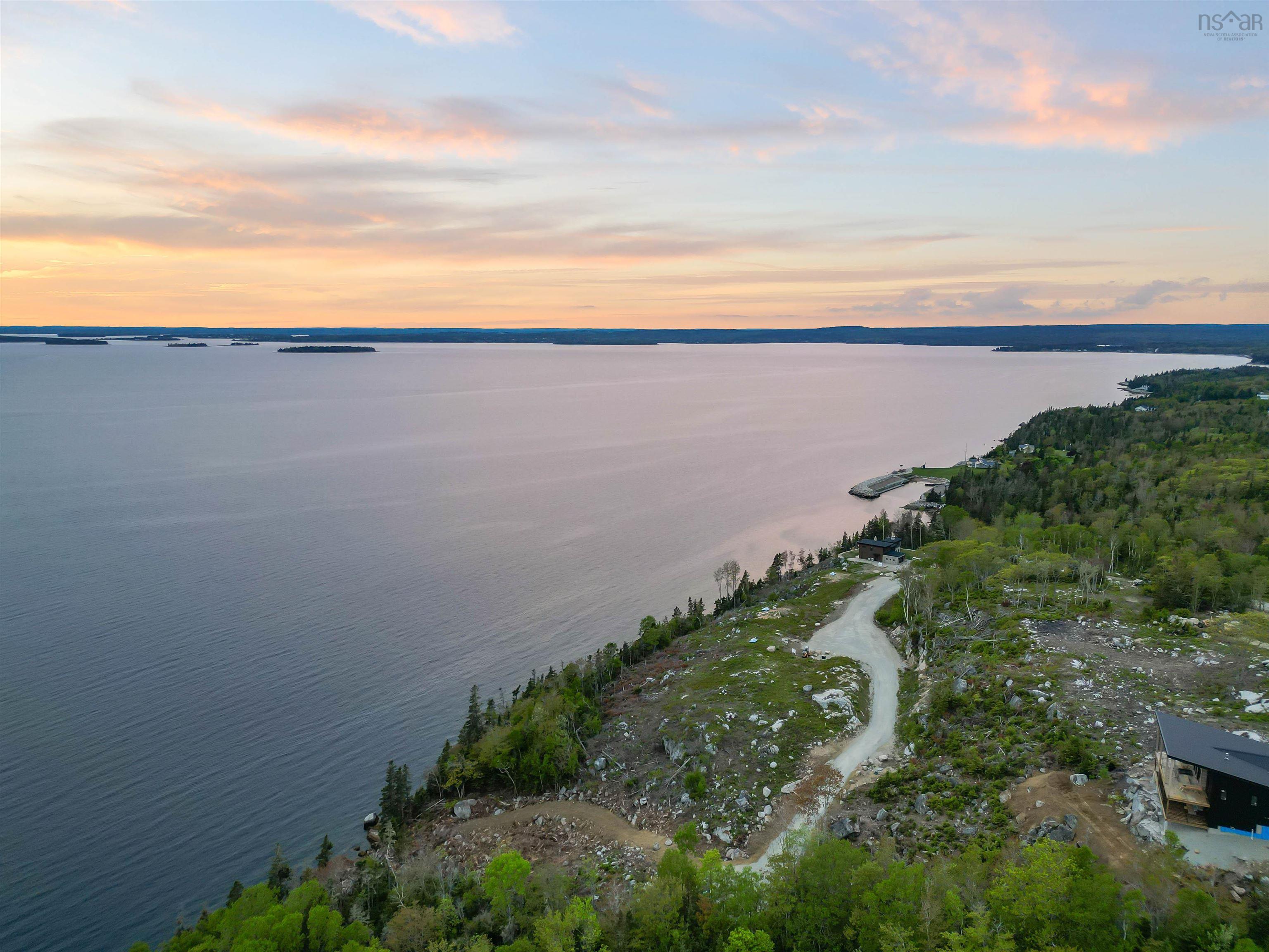 $2,867,000.00: Anchors Way, East River Point