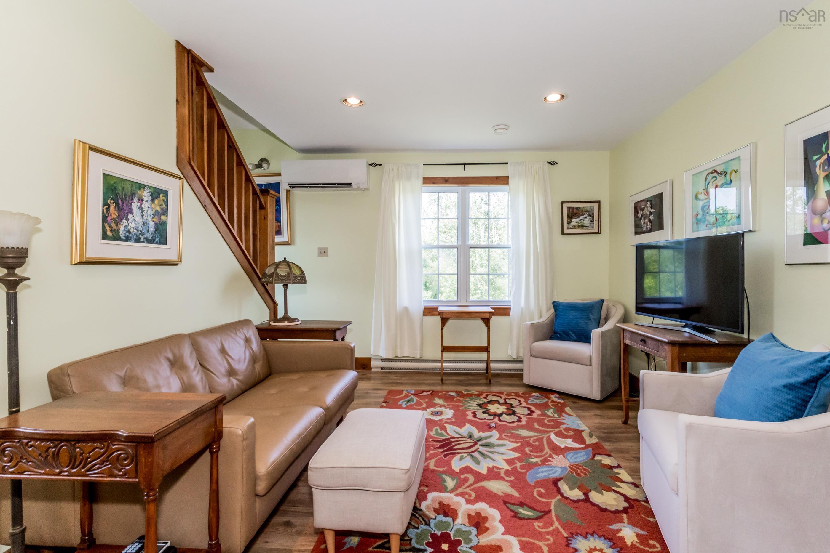 $415,000.00: 40 Wall Street, Canada Creek