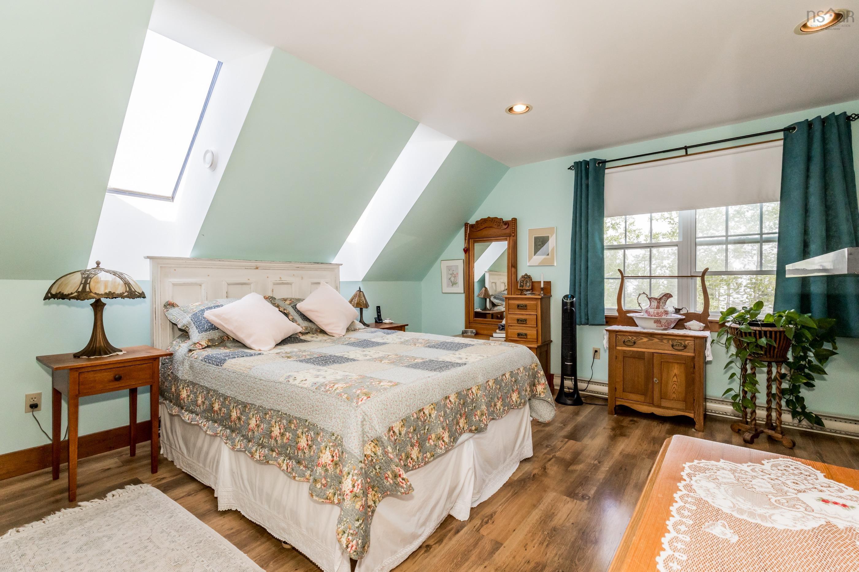 $415,000.00: 40 Wall Street, Canada Creek