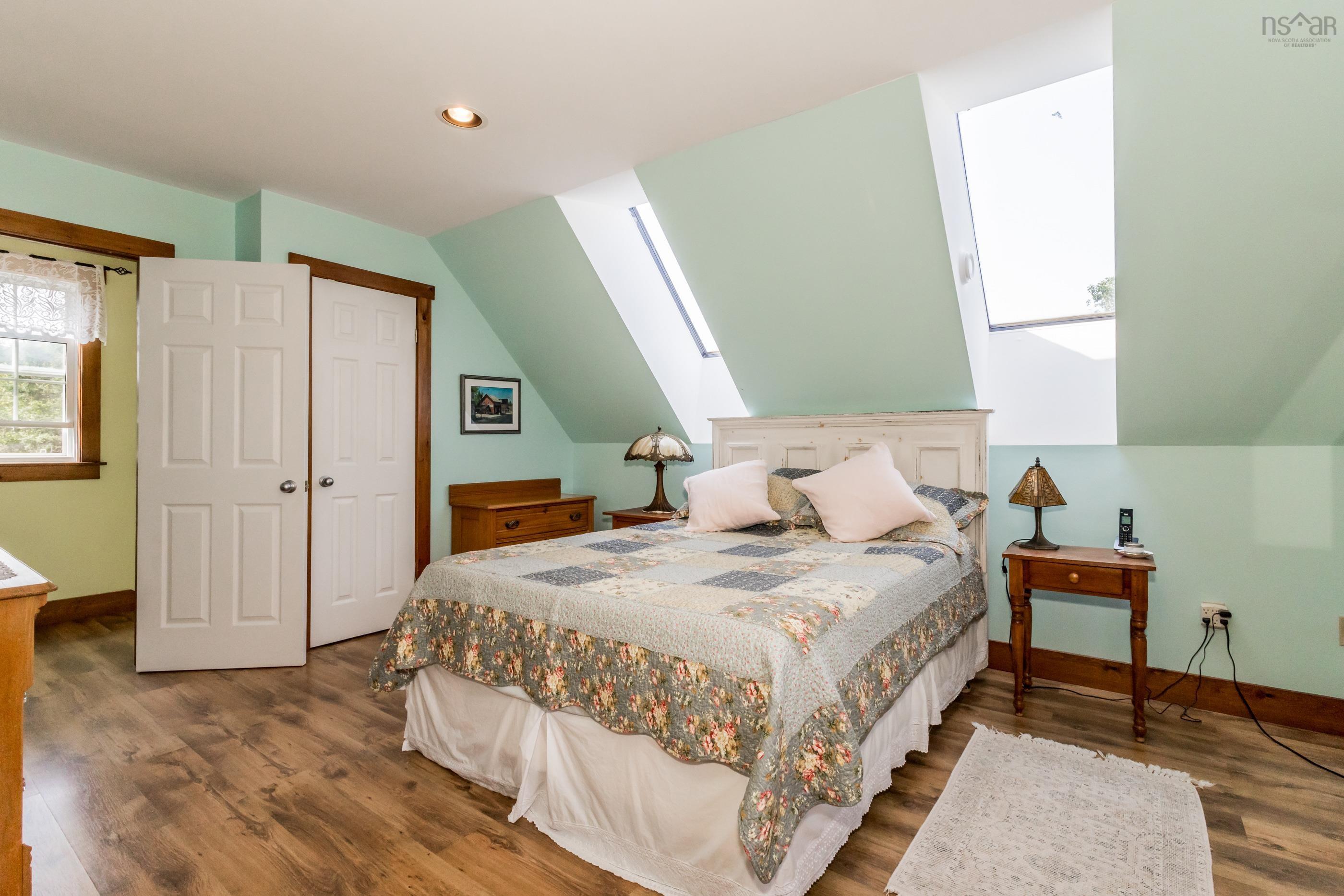 $415,000.00: 40 Wall Street, Canada Creek