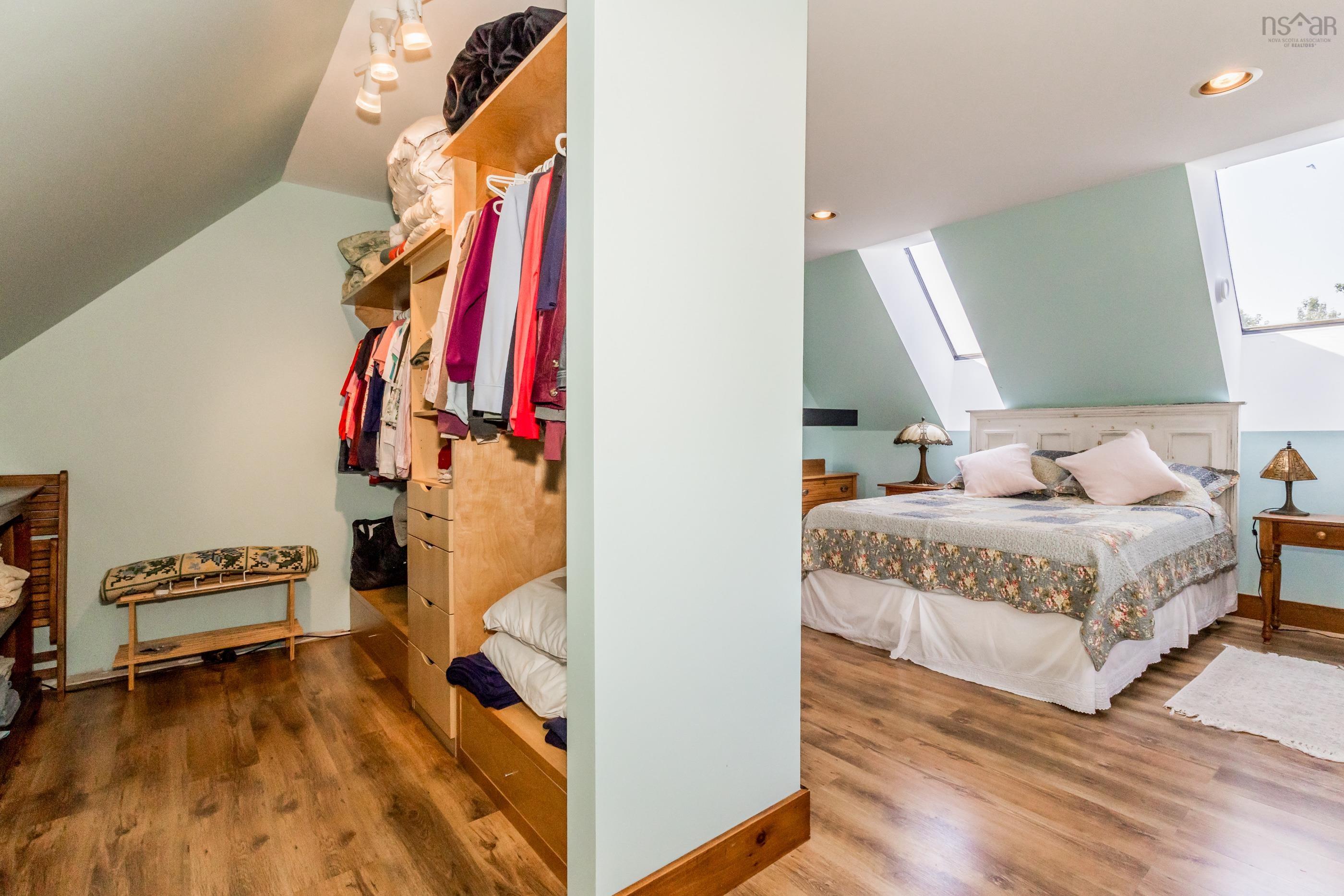 $415,000.00: 40 Wall Street, Canada Creek