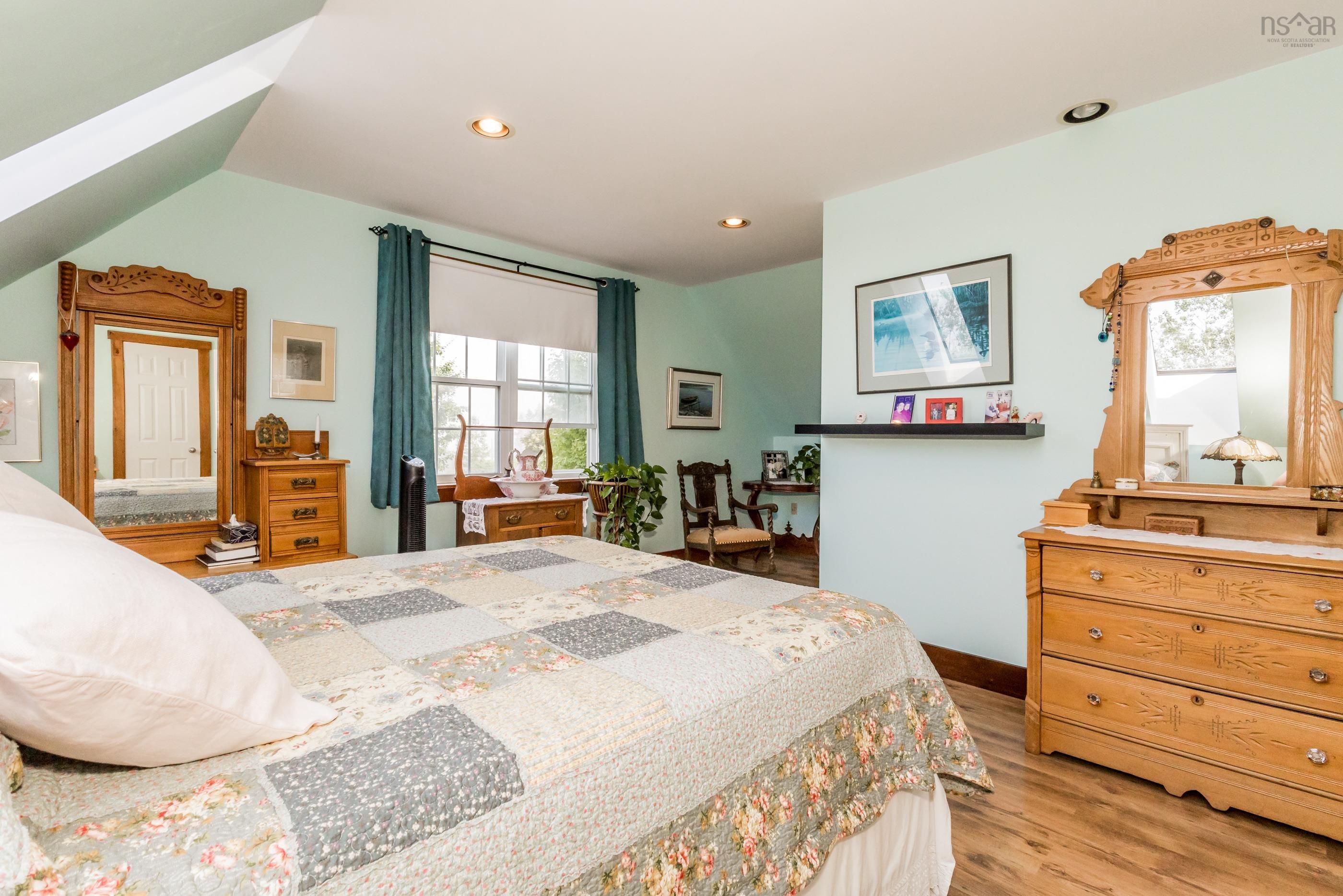 $415,000.00: 40 Wall Street, Canada Creek