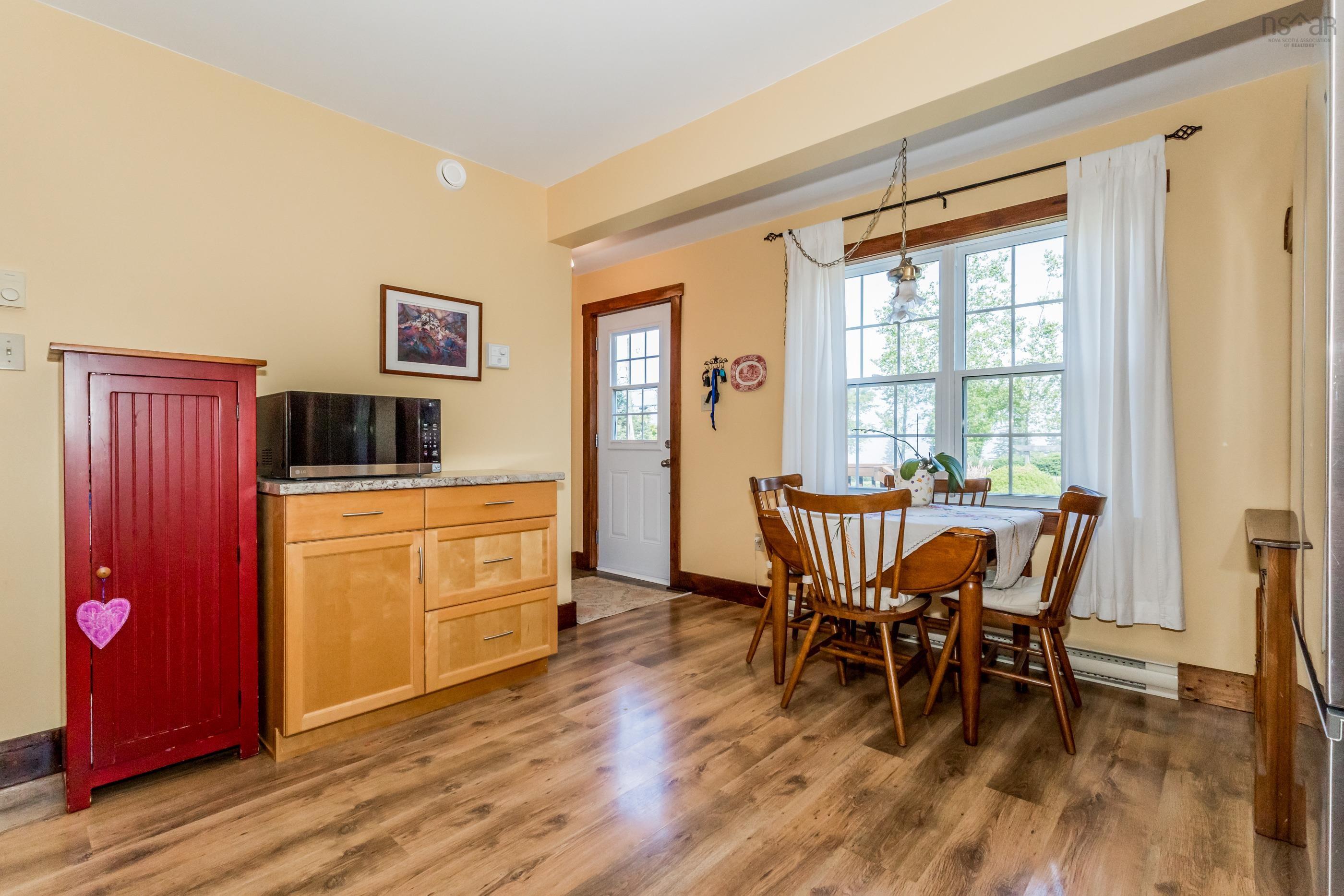 $415,000.00: 40 Wall Street, Canada Creek