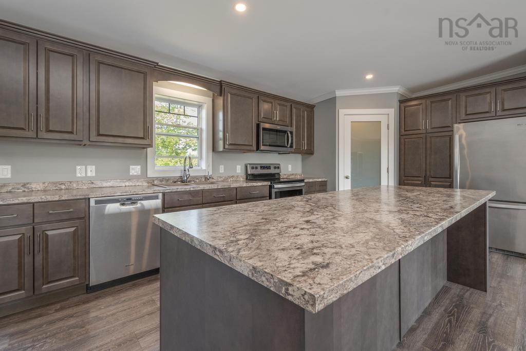 $650,000.00: 210 Keltic Drive, Lawrencetown