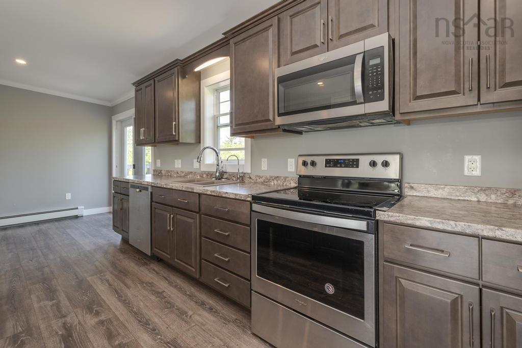 $650,000.00: 210 Keltic Drive, Lawrencetown