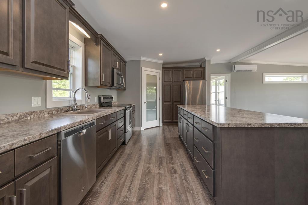 $650,000.00: 210 Keltic Drive, Lawrencetown