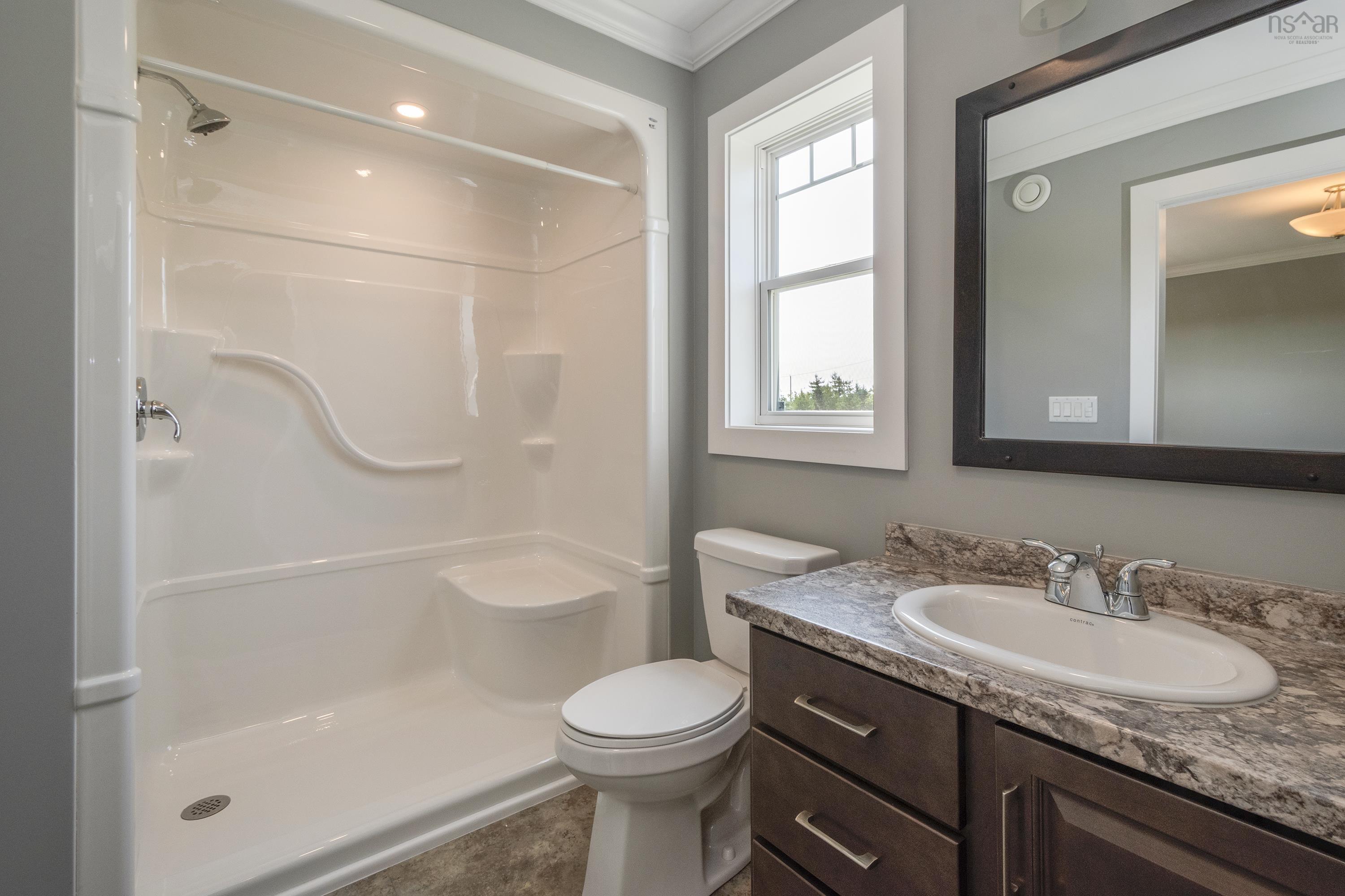 $650,000.00: 210 Keltic Drive, Lawrencetown