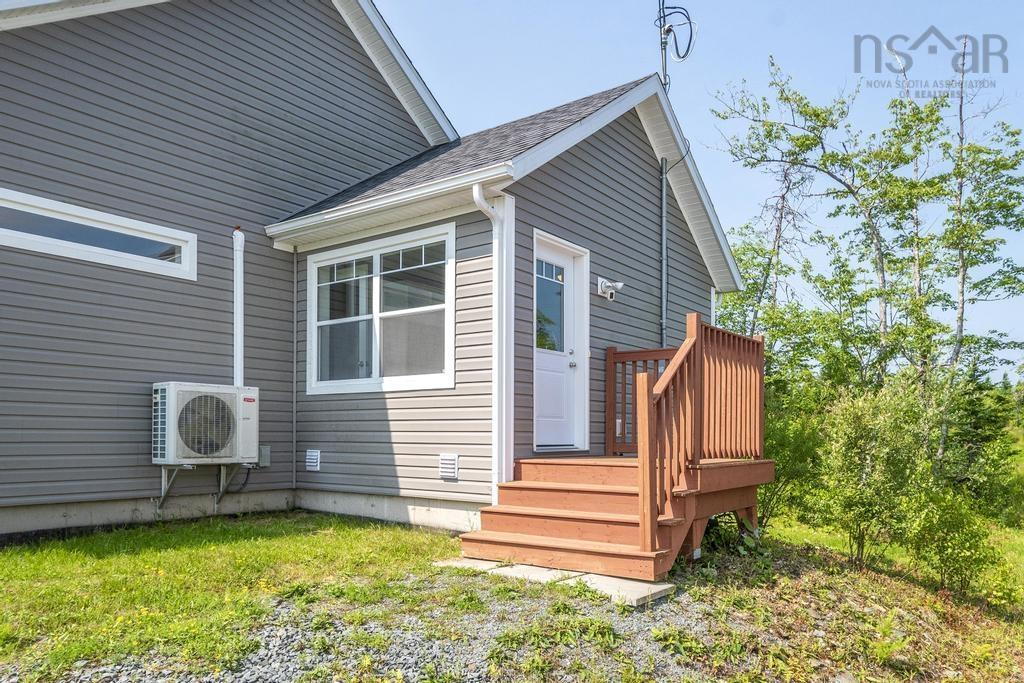 $650,000.00: 210 Keltic Drive, Lawrencetown