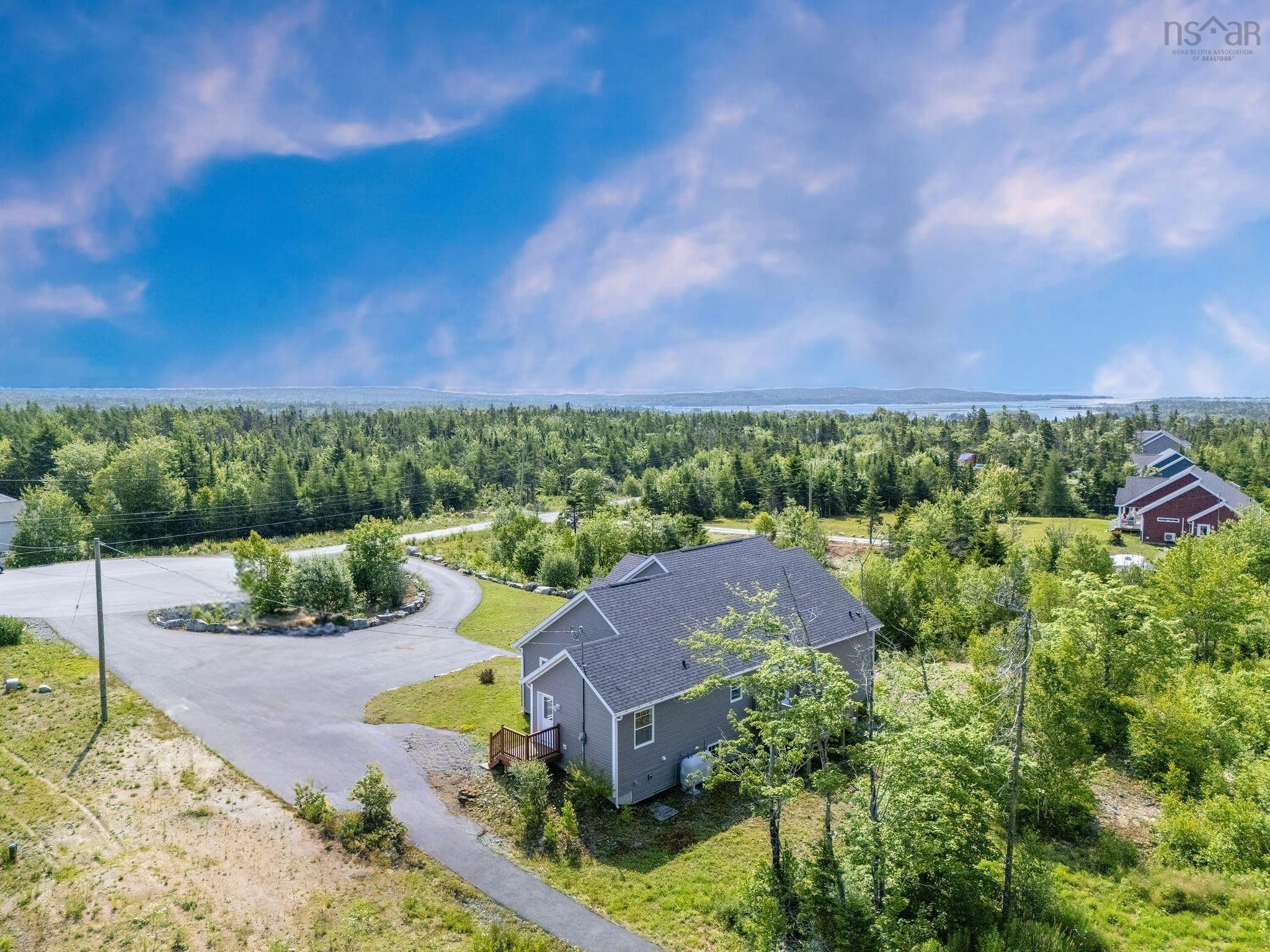 $650,000.00: 210 Keltic Drive, Lawrencetown