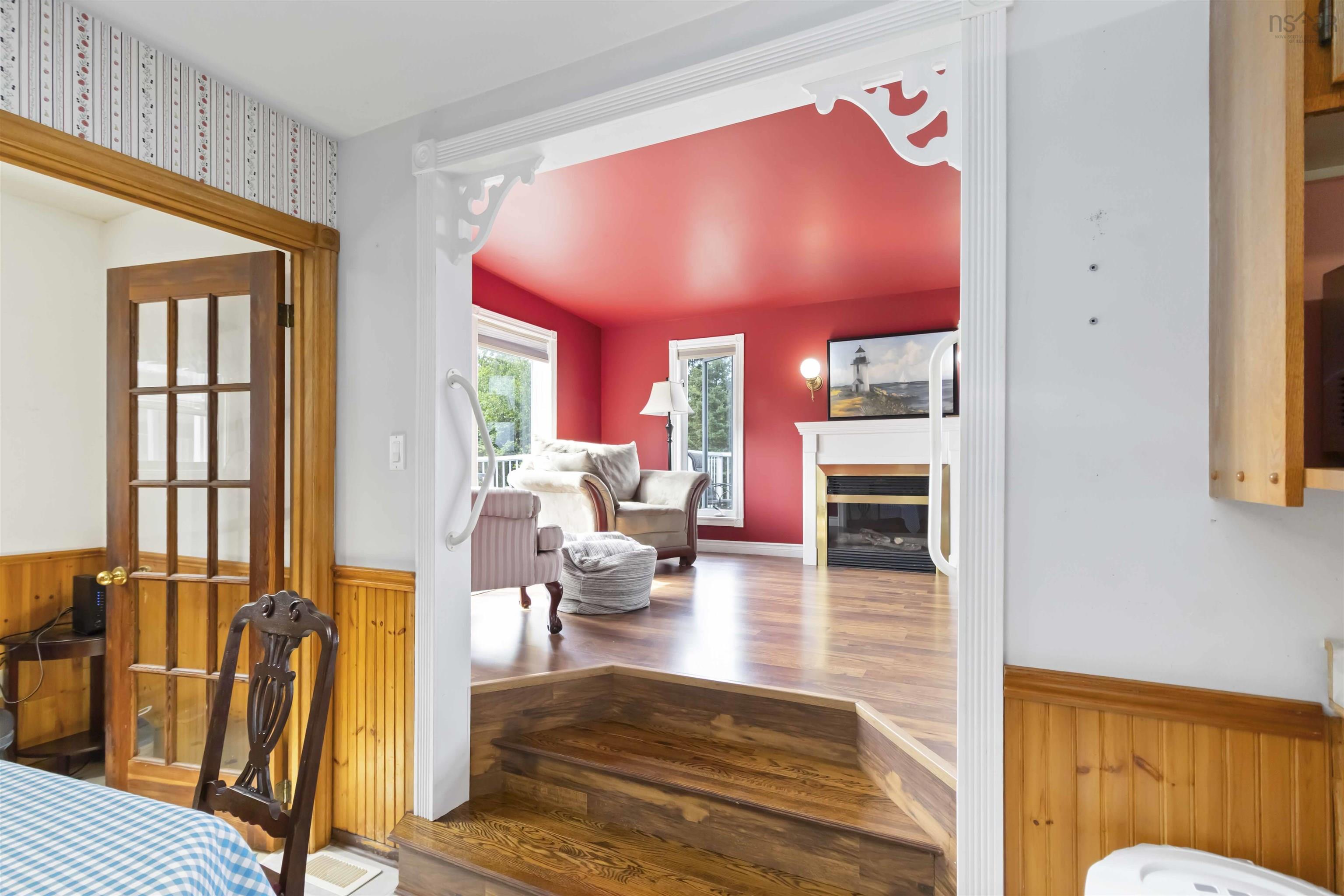 $499,900.00: 195 Bellefontaine Road, Middle Porters Lake