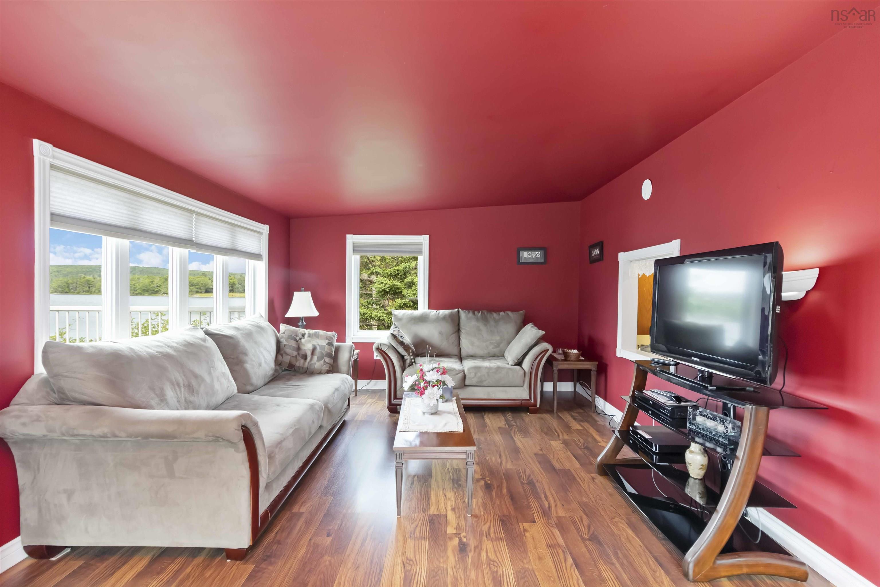 $499,900.00: 195 Bellefontaine Road, Middle Porters Lake