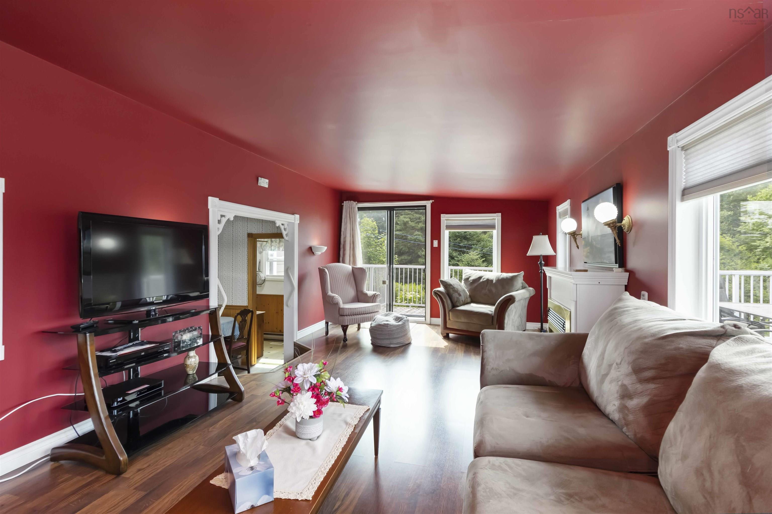 $499,900.00: 195 Bellefontaine Road, Middle Porters Lake