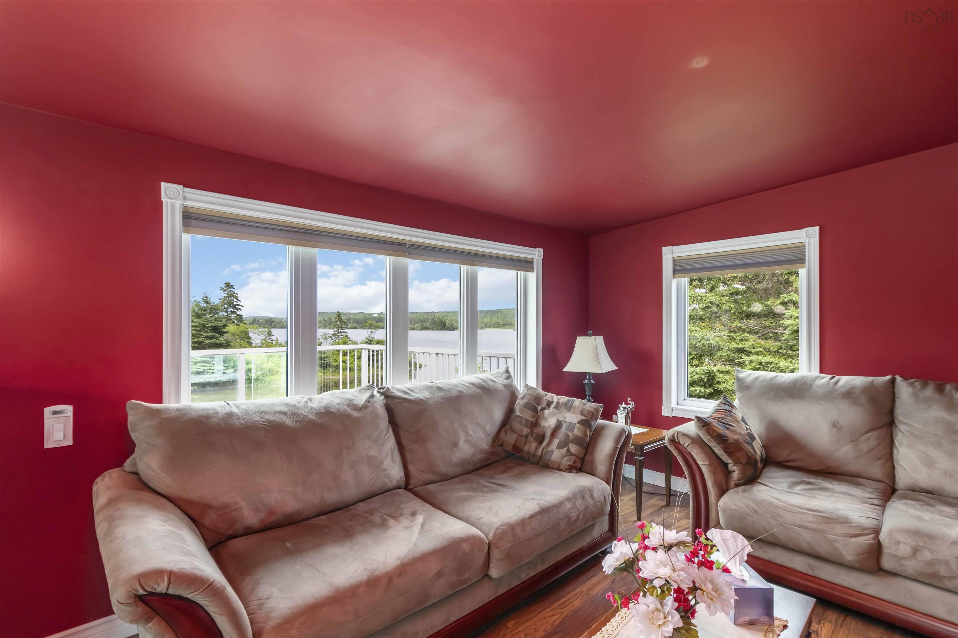 $499,900.00: 195 Bellefontaine Road, Middle Porters Lake