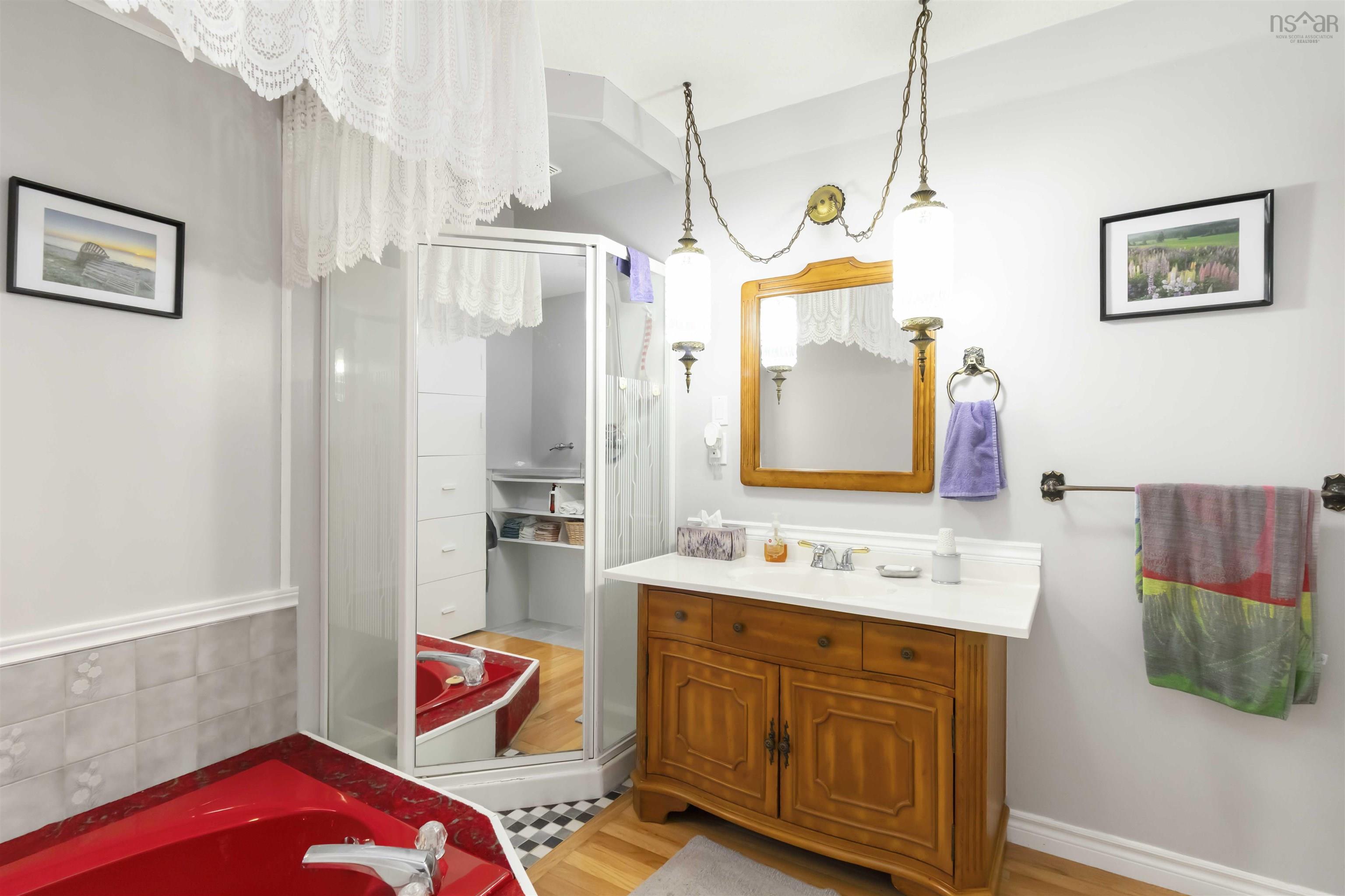 $499,900.00: 195 Bellefontaine Road, Middle Porters Lake