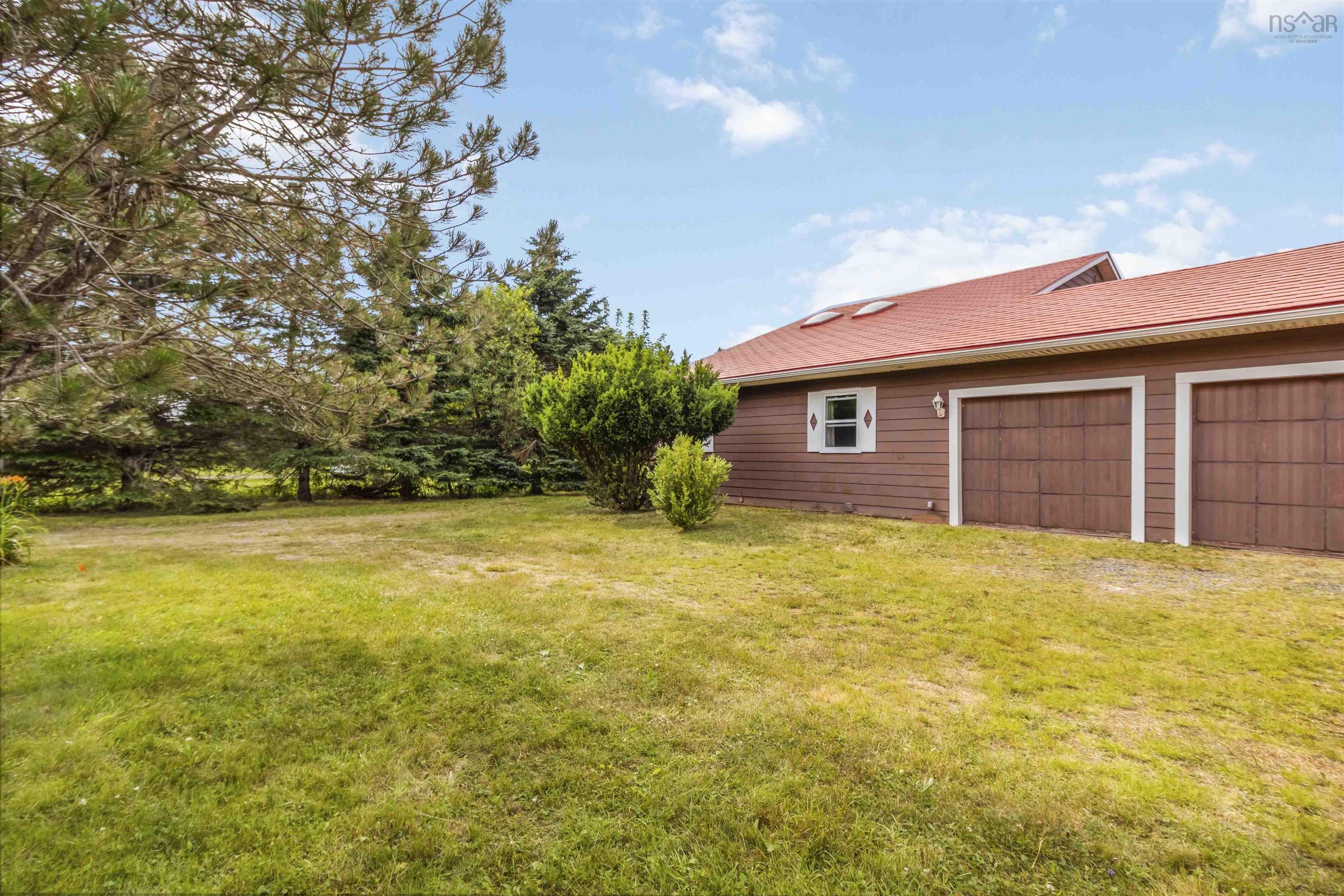 $499,900.00: 195 Bellefontaine Road, Middle Porters Lake