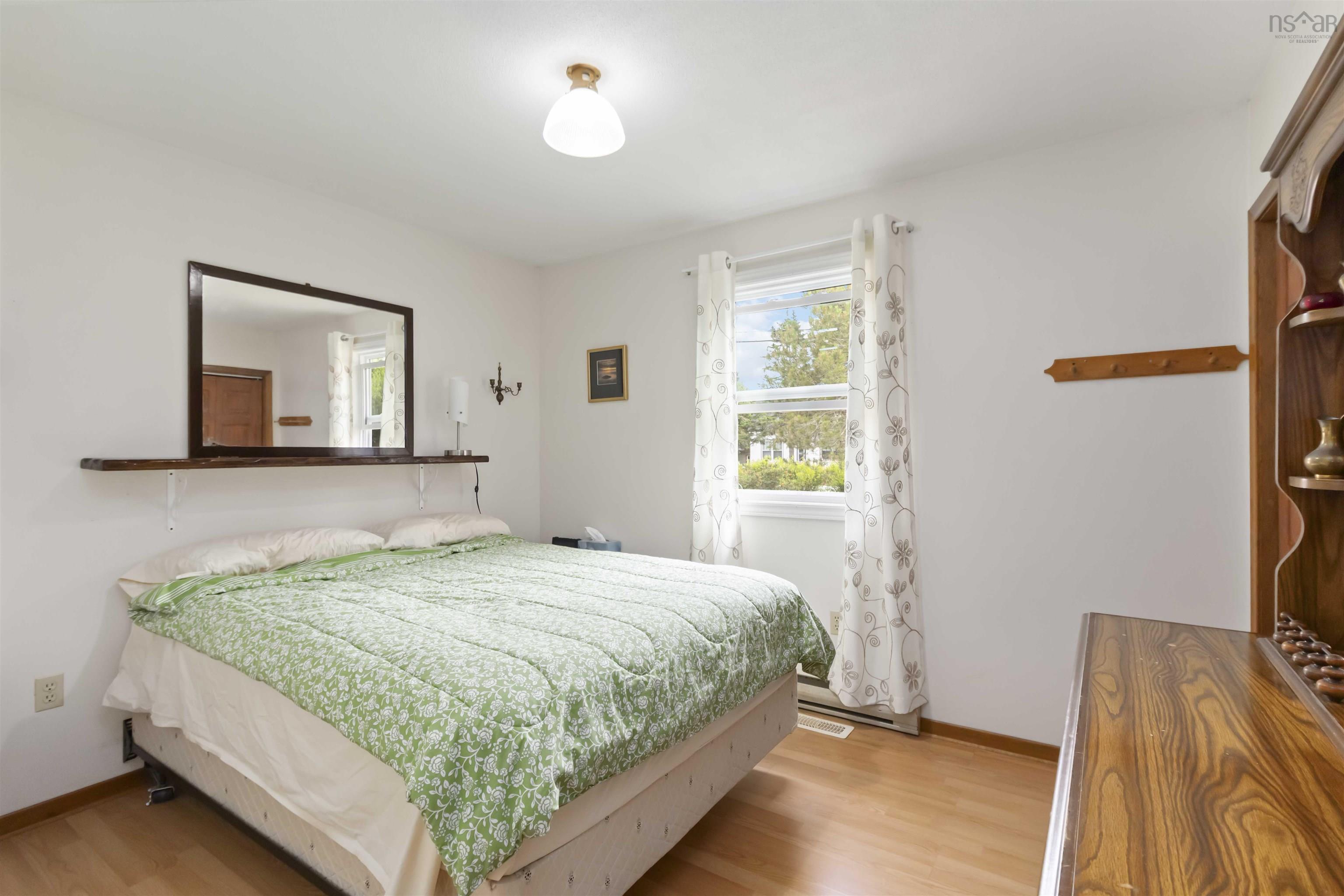 $499,900.00: 195 Bellefontaine Road, Middle Porters Lake