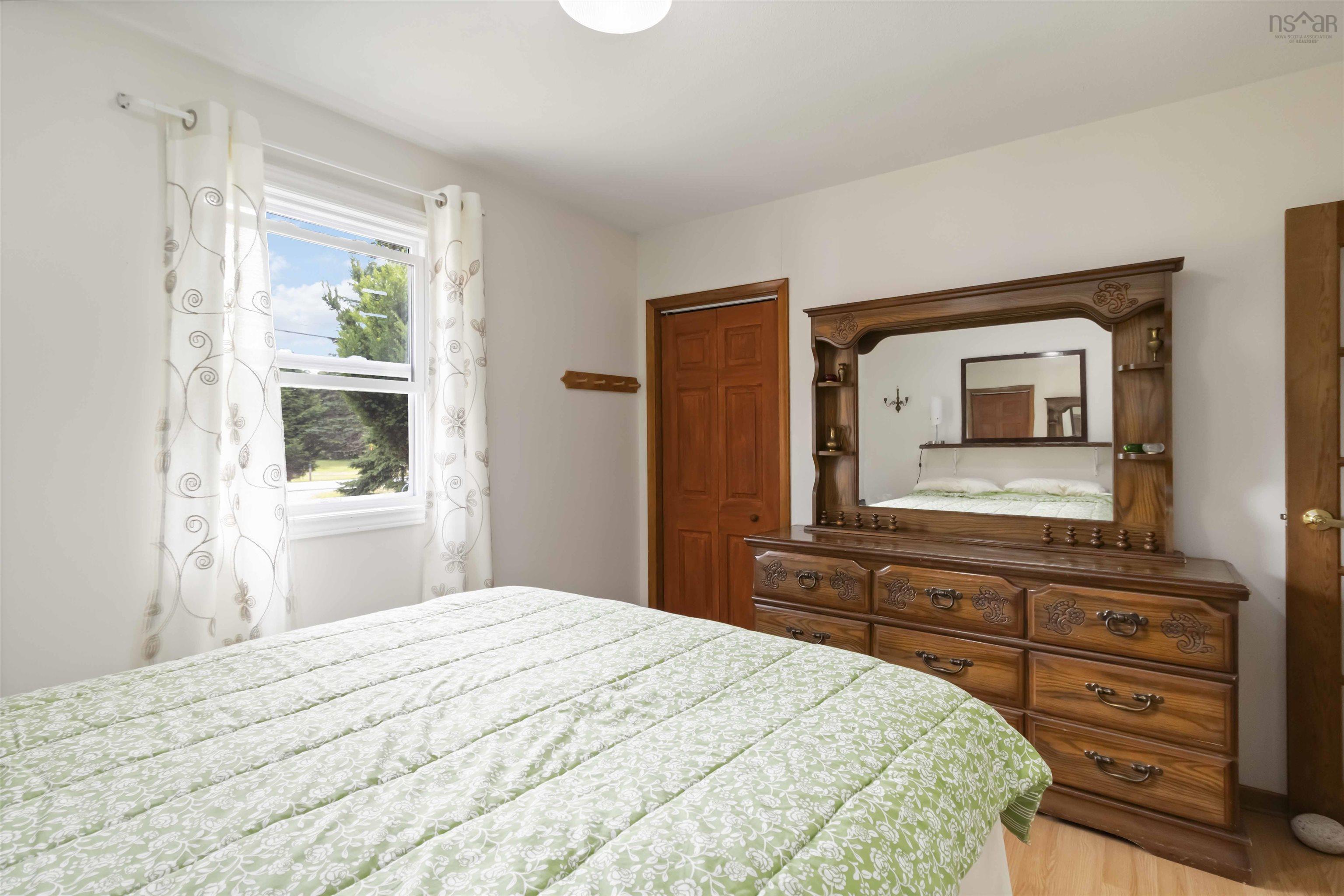 $499,900.00: 195 Bellefontaine Road, Middle Porters Lake