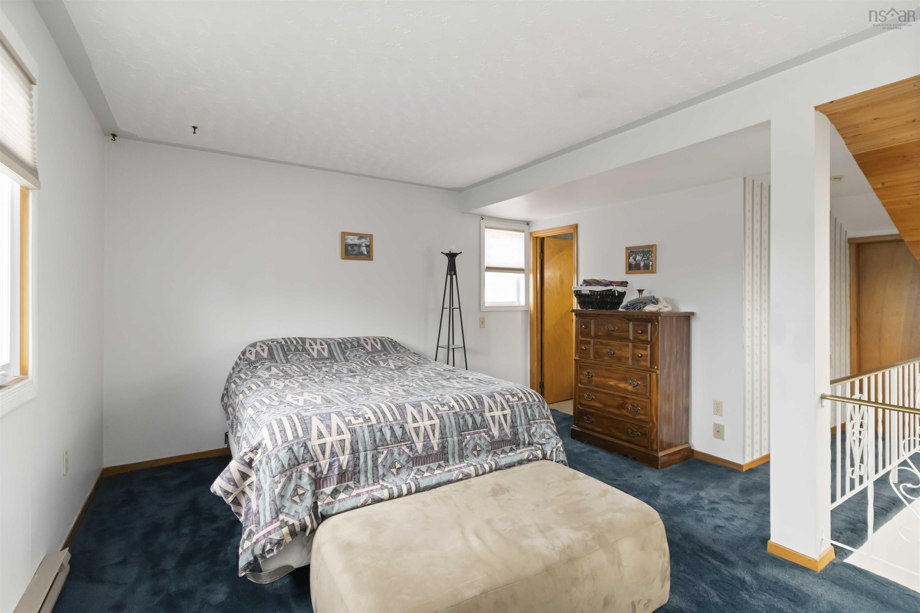 $499,900.00: 195 Bellefontaine Road, Middle Porters Lake