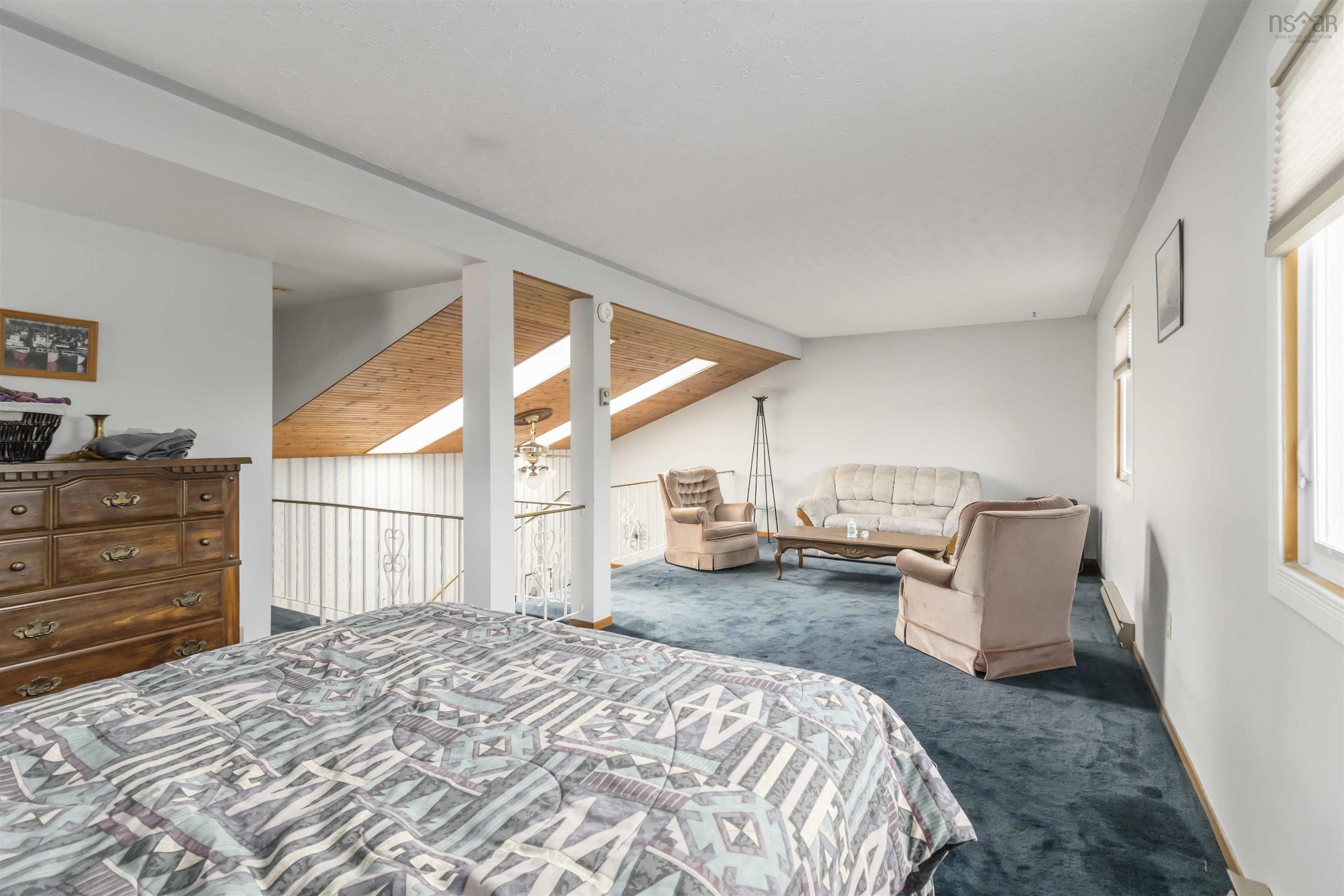 $499,900.00: 195 Bellefontaine Road, Middle Porters Lake