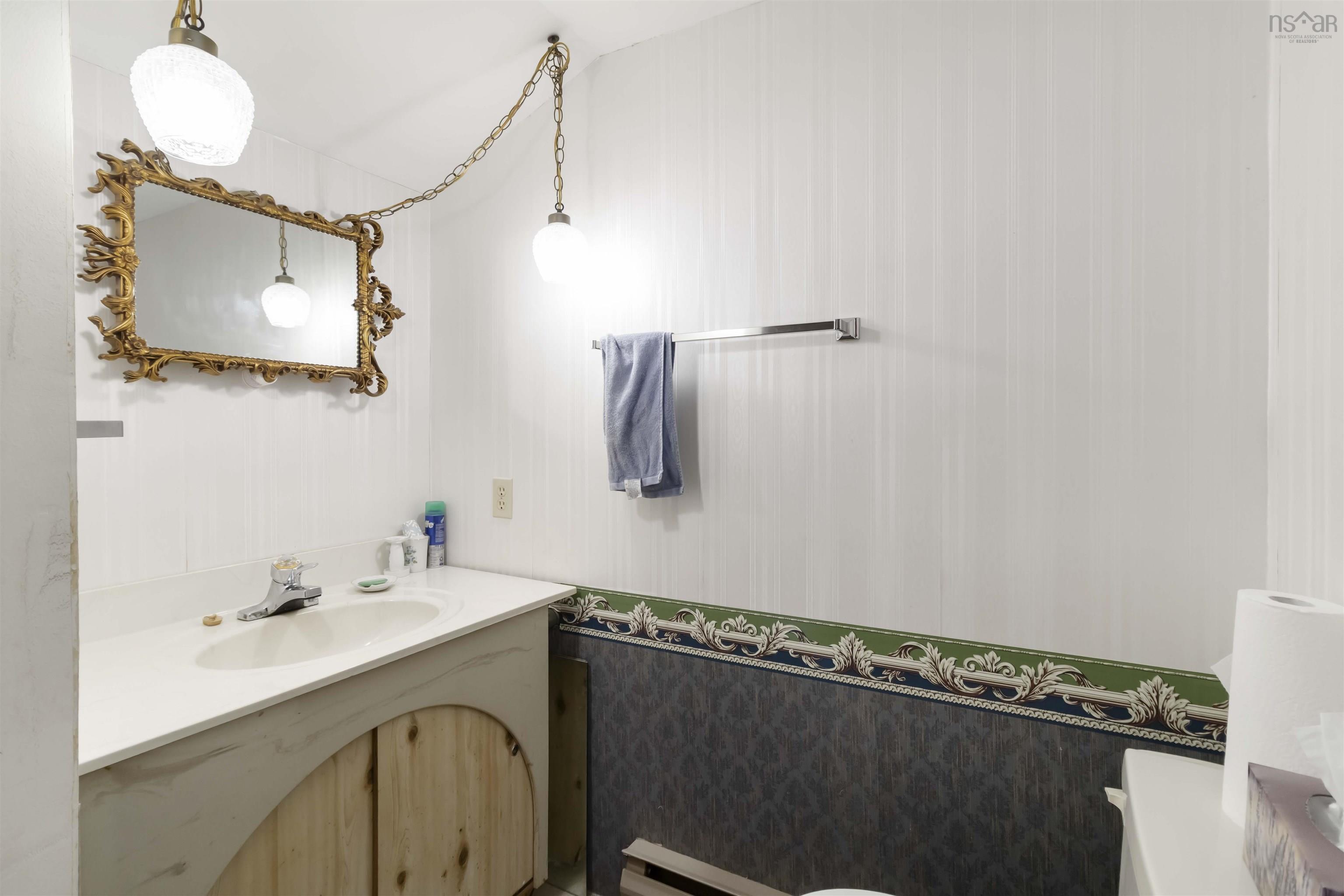 $499,900.00: 195 Bellefontaine Road, Middle Porters Lake