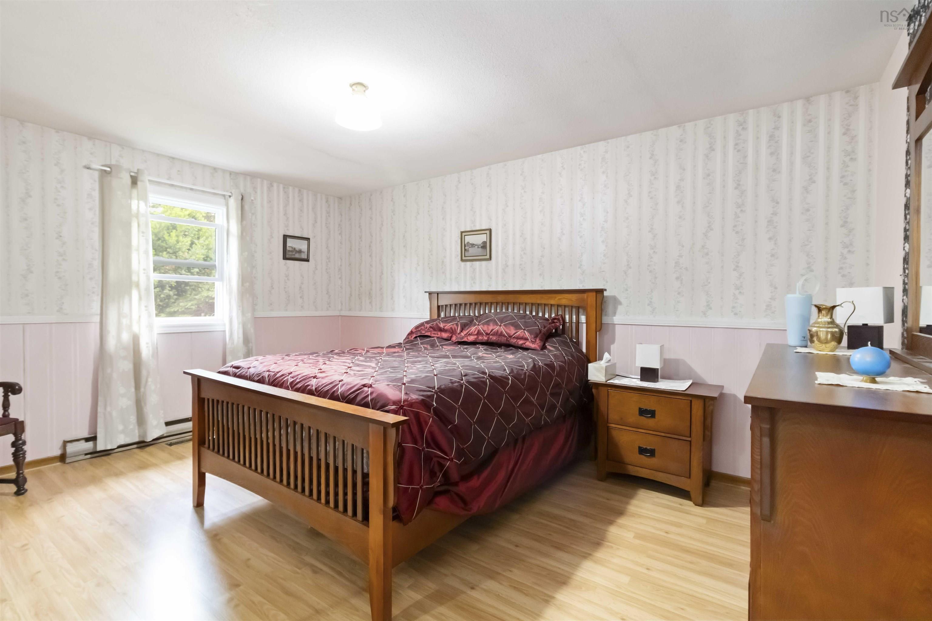 $499,900.00: 195 Bellefontaine Road, Middle Porters Lake