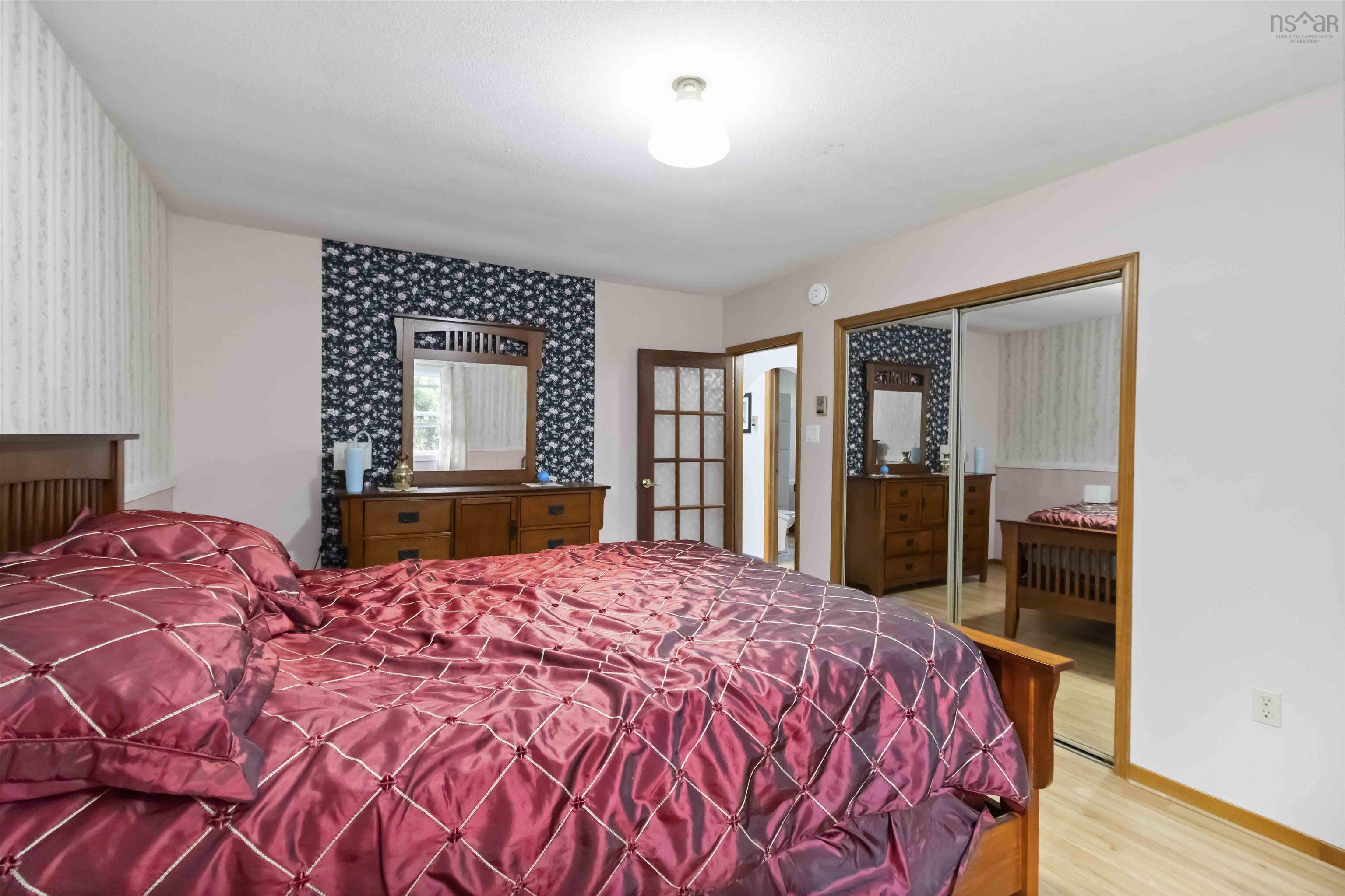 $499,900.00: 195 Bellefontaine Road, Middle Porters Lake