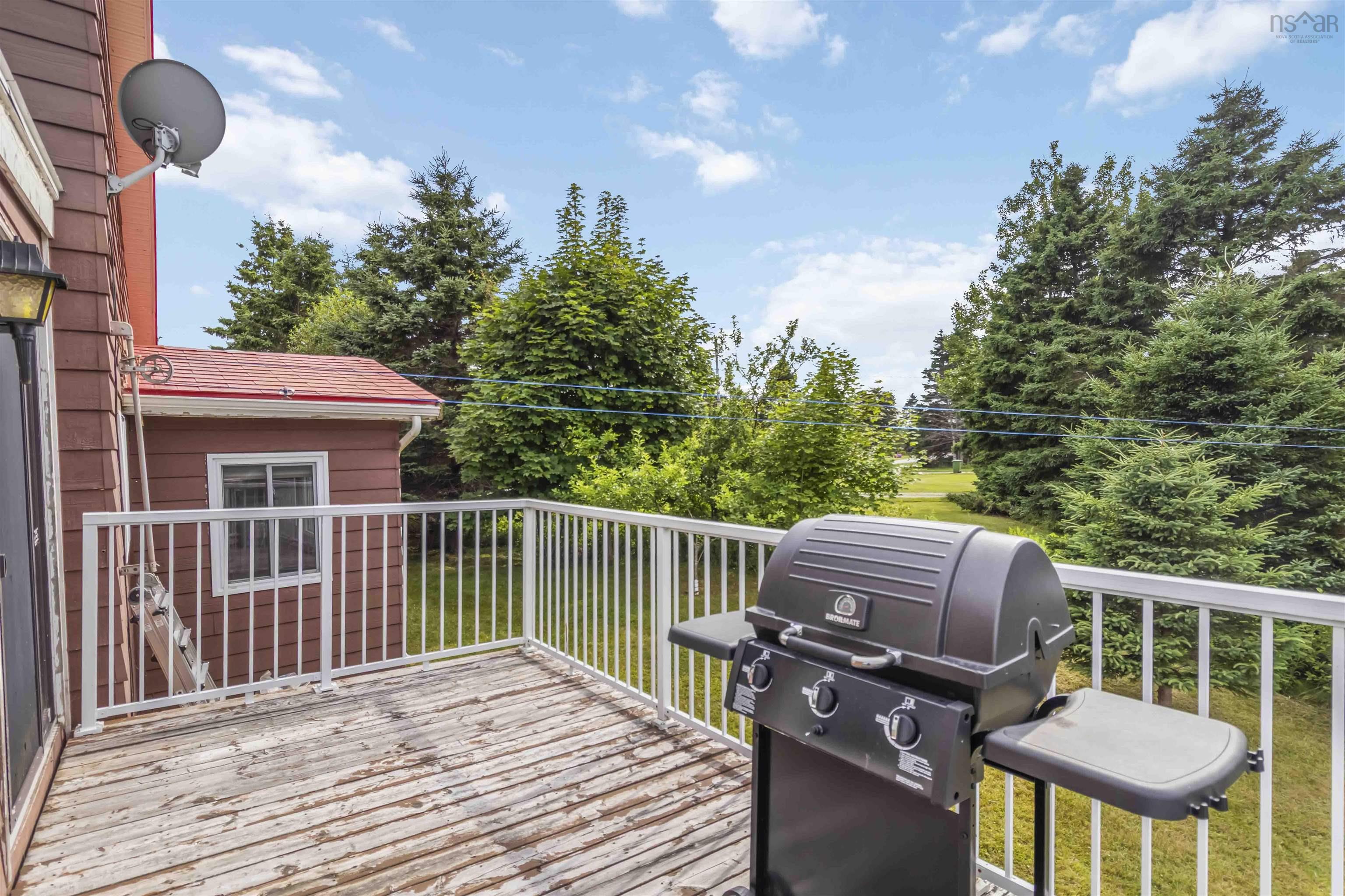 $499,900.00: 195 Bellefontaine Road, Middle Porters Lake