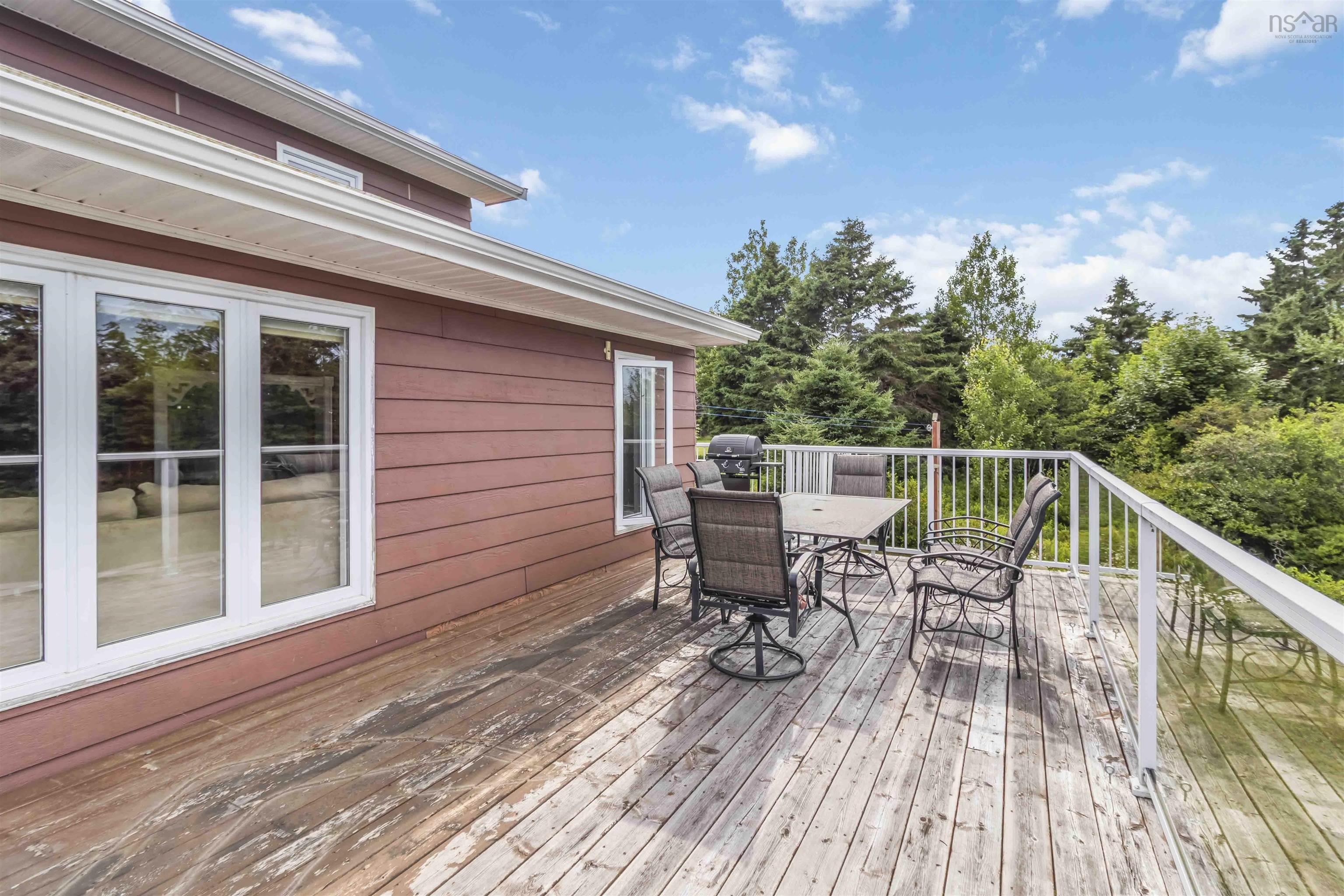 $499,900.00: 195 Bellefontaine Road, Middle Porters Lake