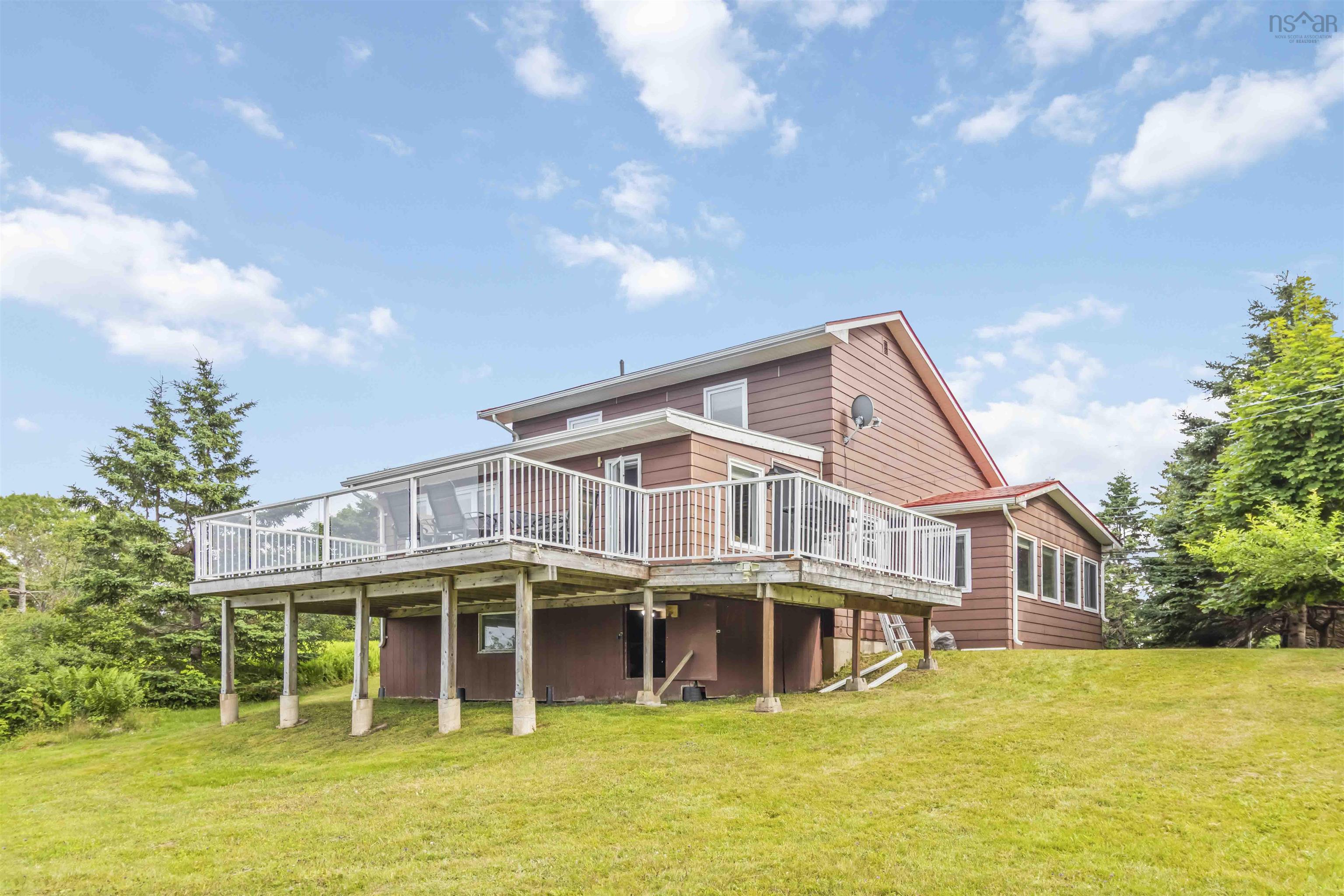 $499,900.00: 195 Bellefontaine Road, Middle Porters Lake